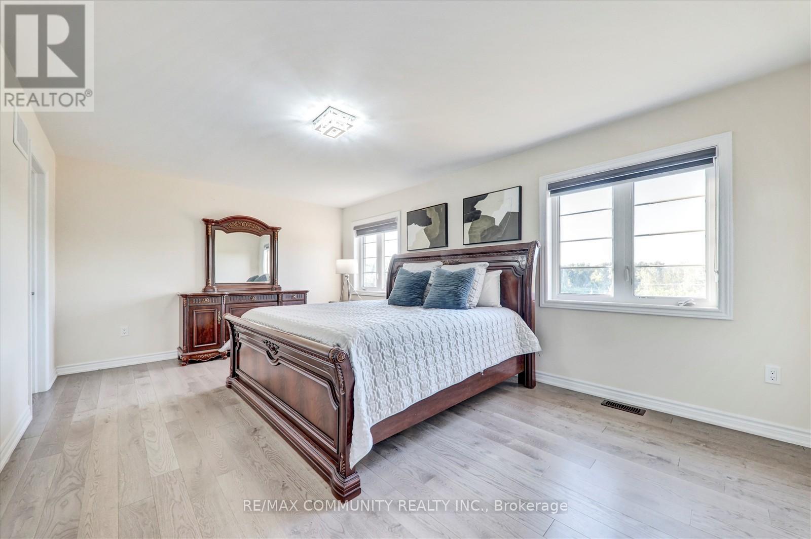 150 Jonkman Boulevard, Bradford West Gwillimbury, Ontario  L3Z 4J8 - Photo 24 - N12427194