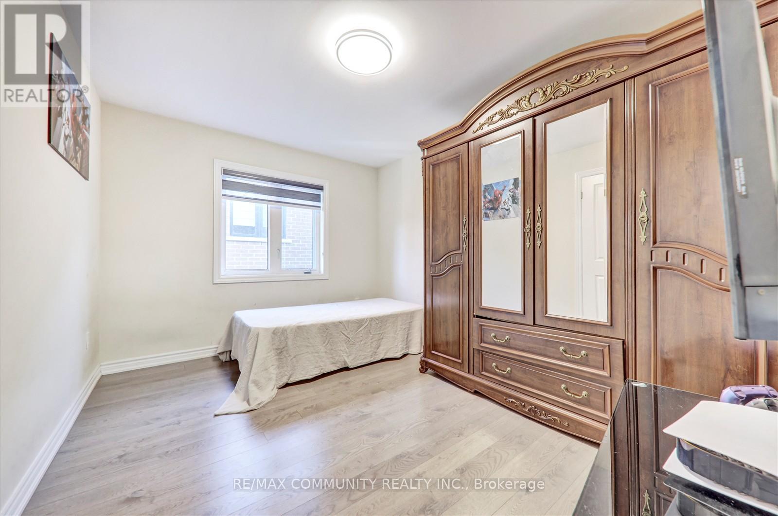 150 Jonkman Boulevard, Bradford West Gwillimbury, Ontario  L3Z 4J8 - Photo 28 - N12427194