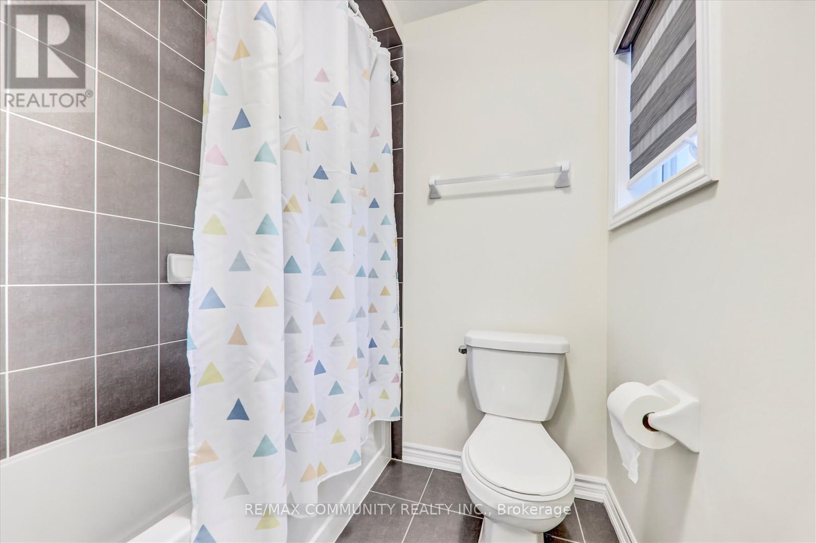 150 Jonkman Boulevard, Bradford West Gwillimbury, Ontario  L3Z 4J8 - Photo 34 - N12427194