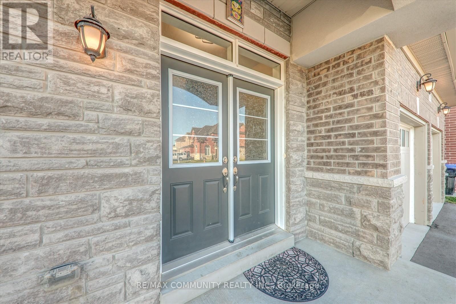 150 Jonkman Boulevard, Bradford West Gwillimbury, Ontario  L3Z 4J8 - Photo 4 - N12427194