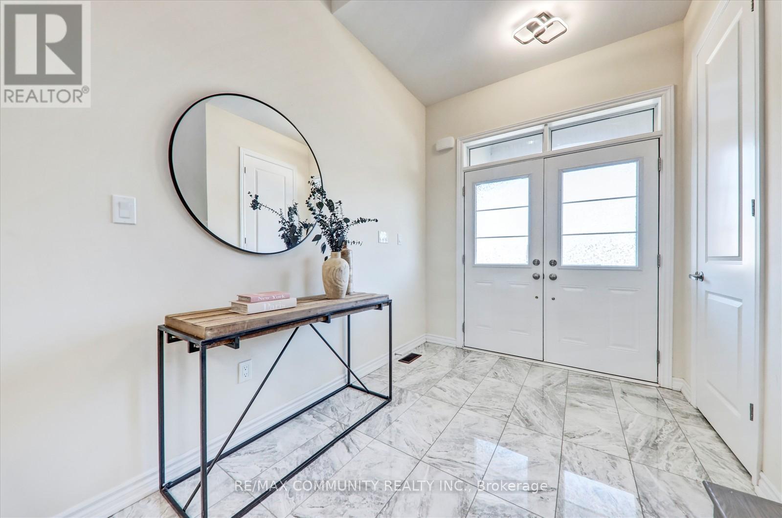 150 Jonkman Boulevard, Bradford West Gwillimbury, Ontario  L3Z 4J8 - Photo 6 - N12427194