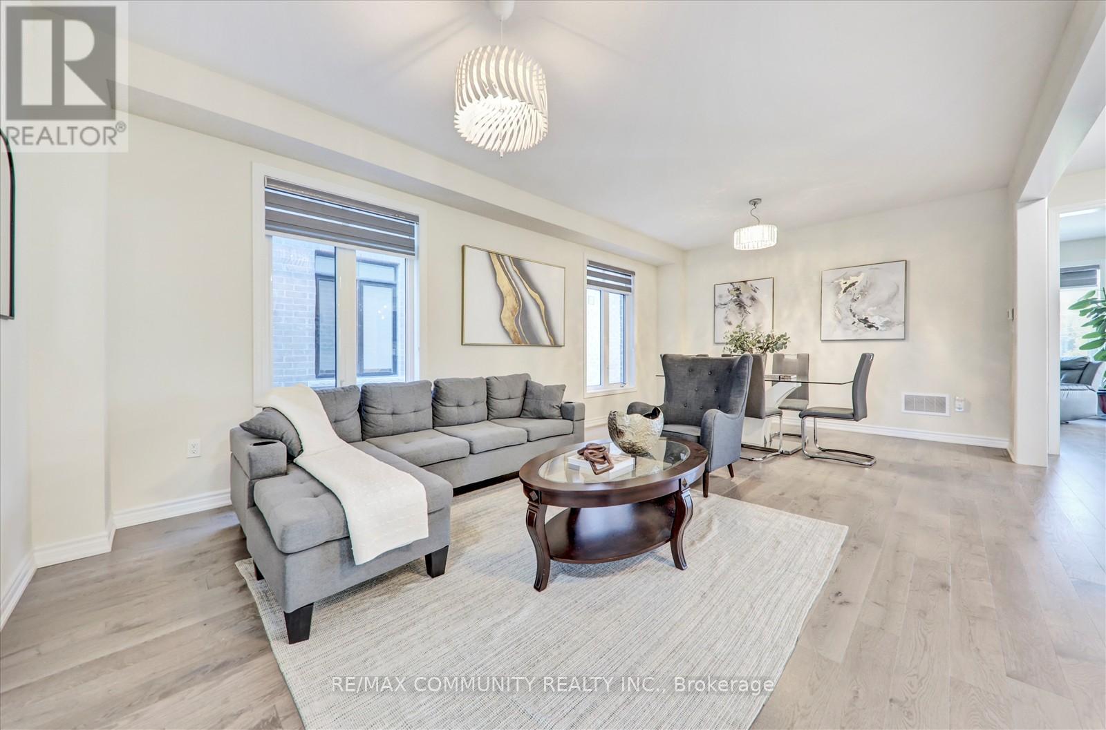 150 Jonkman Boulevard, Bradford West Gwillimbury, Ontario  L3Z 4J8 - Photo 8 - N12427194