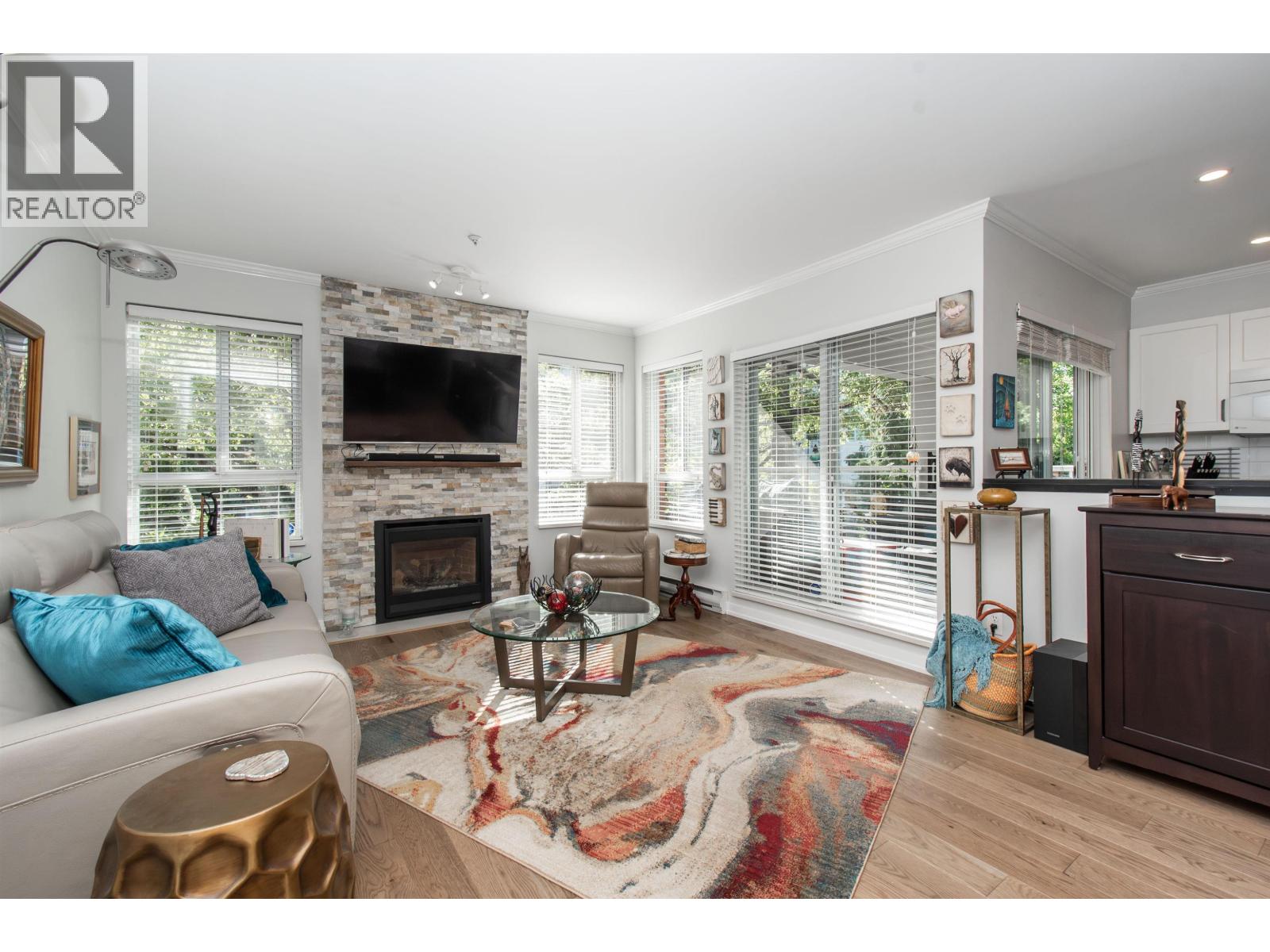 104 128 W 8TH STREET, North Vancouver, British Columbia