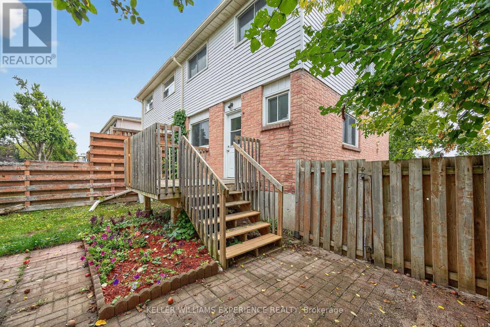 79 Carlton Road, Barrie, Ontario  L4M 5K8 - Photo 1 - S12427206