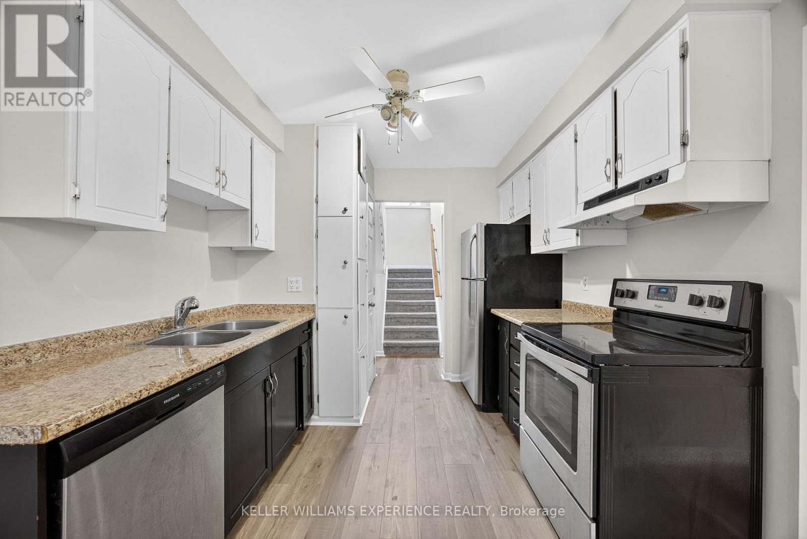 79 Carlton Road, Barrie, Ontario  L4M 5K8 - Photo 11 - S12427206