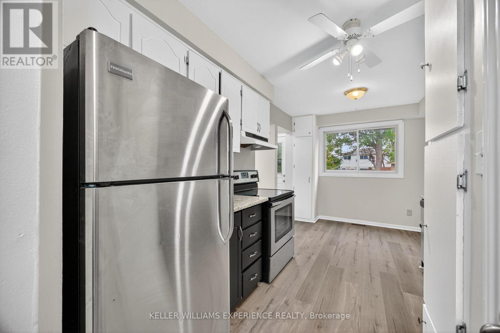 79 Carlton Road, Barrie, Ontario  L4M 5K8 - Photo 13 - S12427206