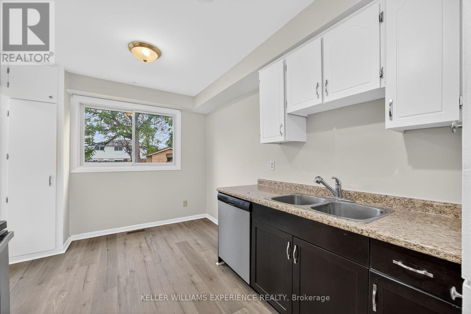 79 Carlton Road, Barrie, Ontario  L4M 5K8 - Photo 14 - S12427206