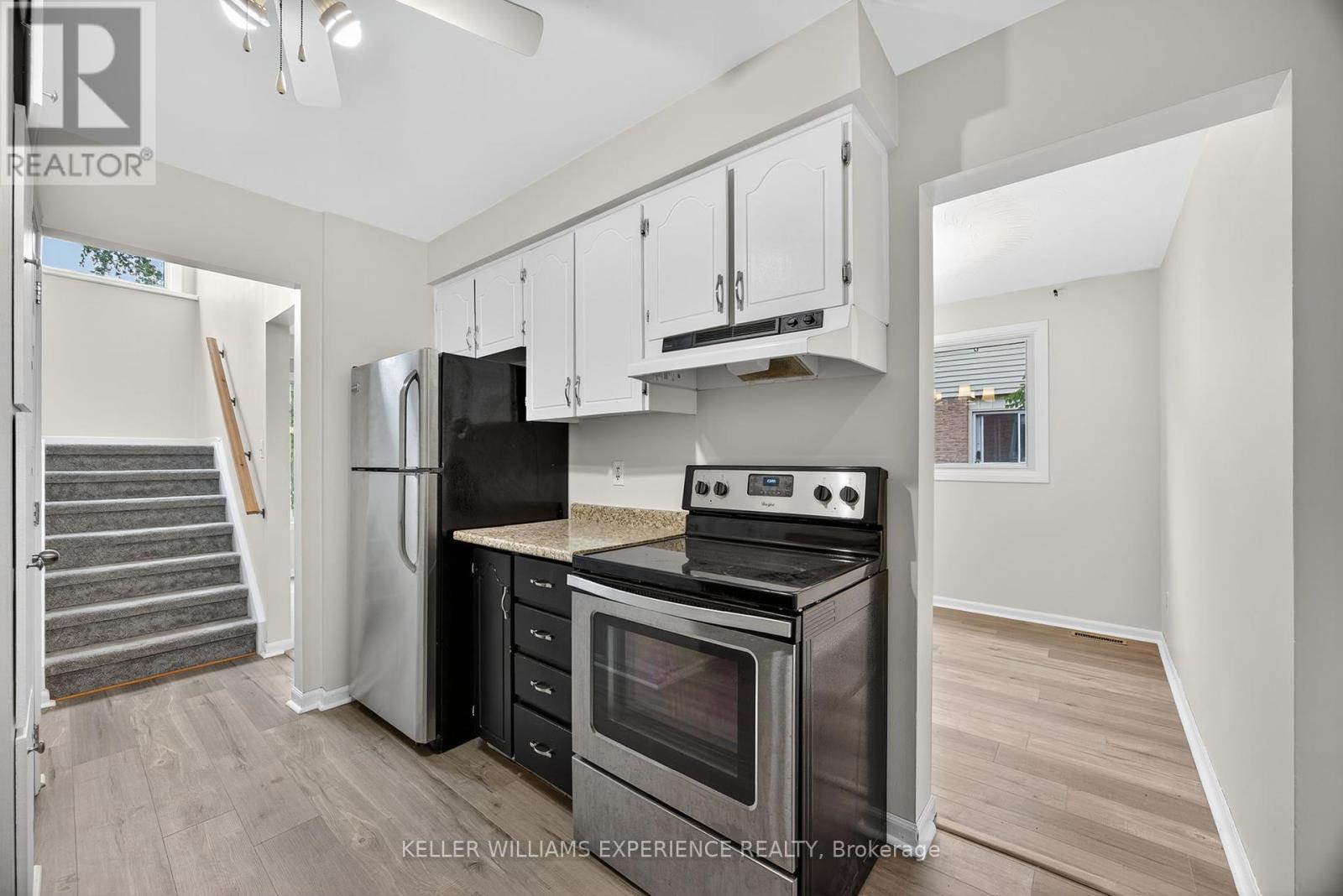 79 Carlton Road, Barrie, Ontario  L4M 5K8 - Photo 15 - S12427206