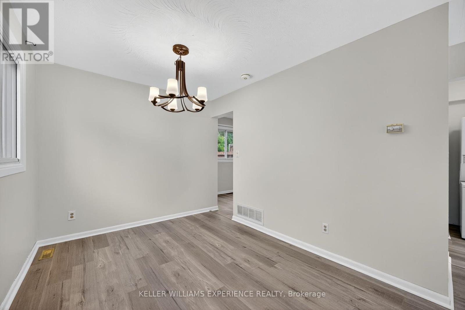 79 Carlton Road, Barrie, Ontario  L4M 5K8 - Photo 18 - S12427206