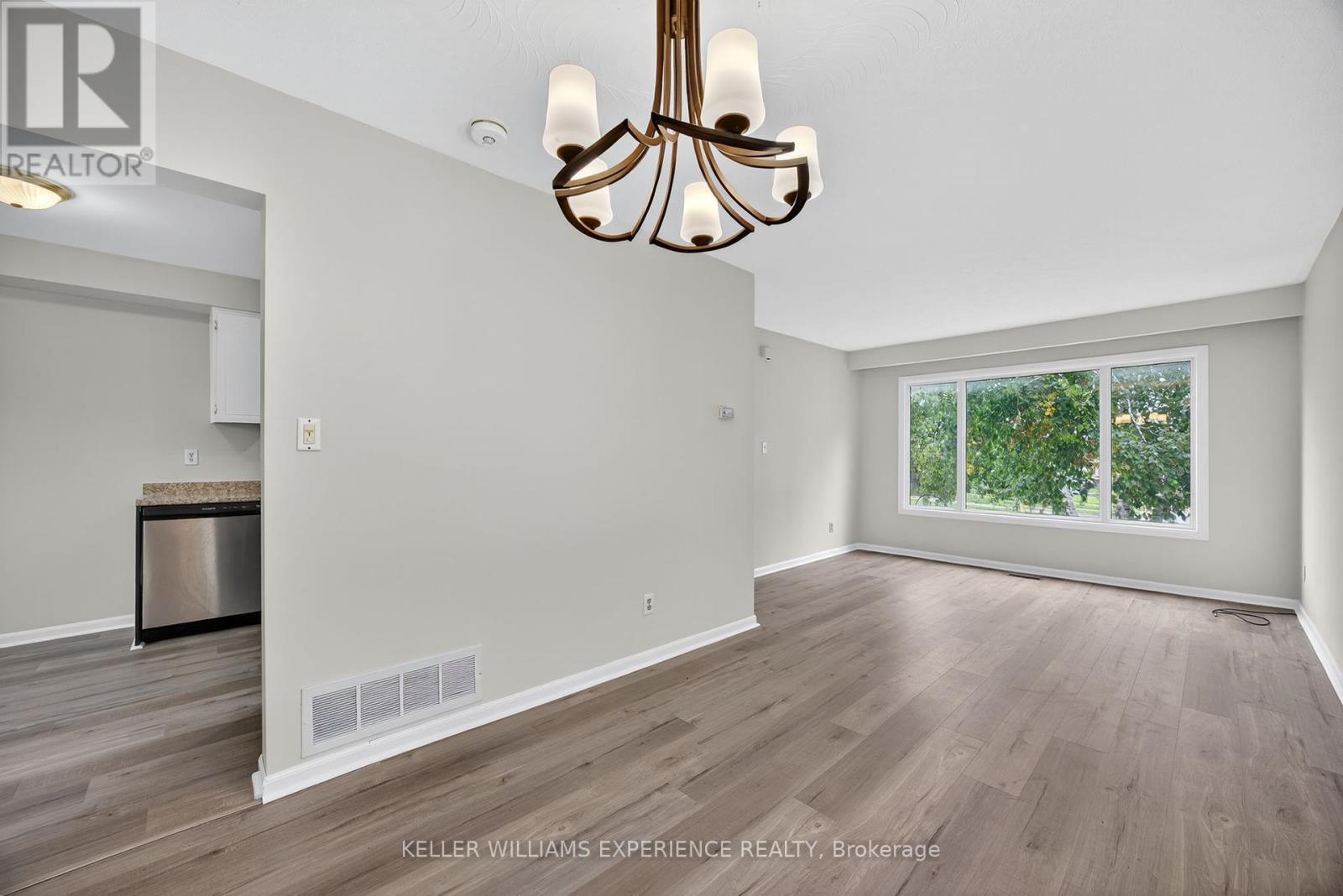 79 Carlton Road, Barrie, Ontario  L4M 5K8 - Photo 21 - S12427206