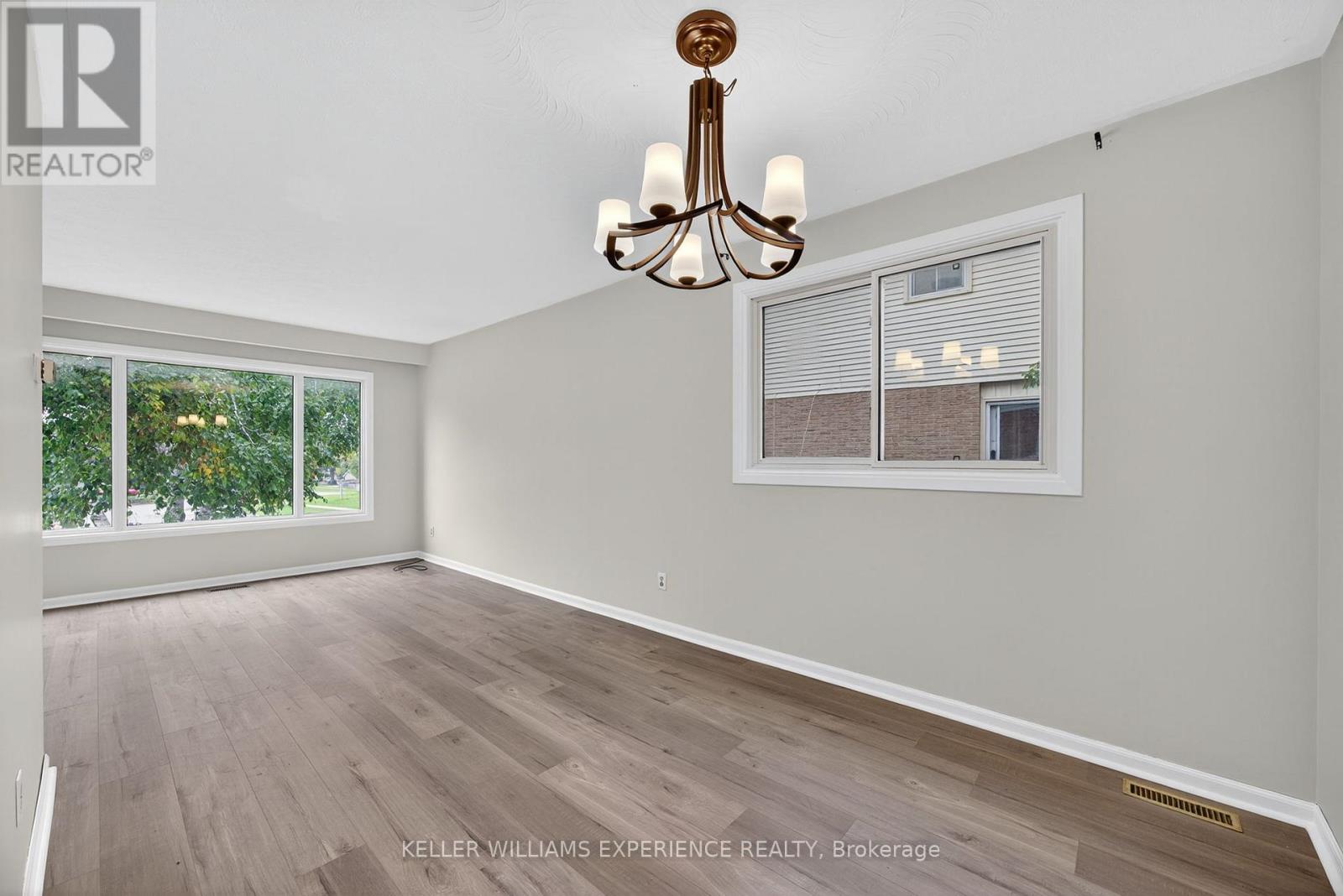 79 Carlton Road, Barrie, Ontario  L4M 5K8 - Photo 22 - S12427206