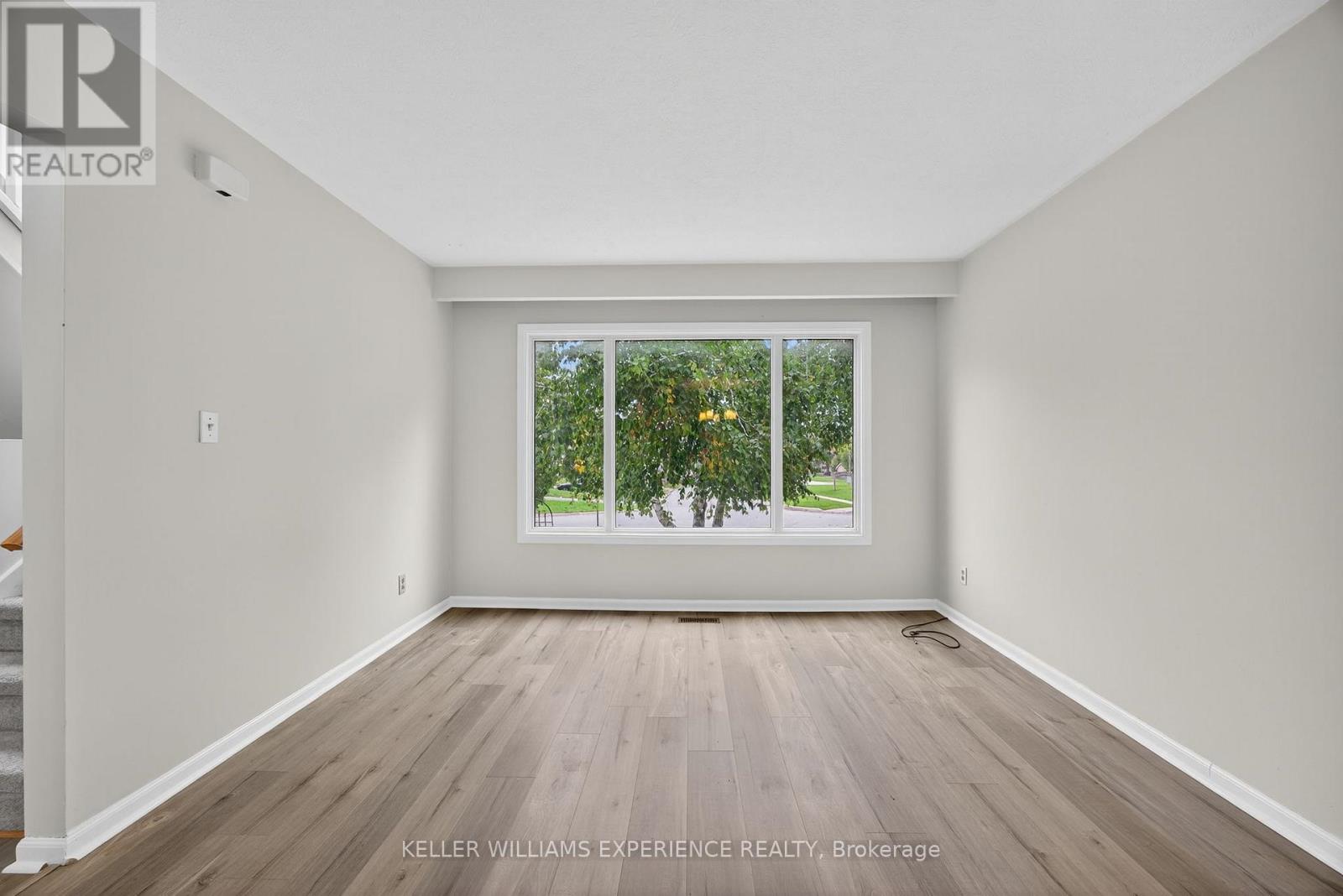 79 Carlton Road, Barrie, Ontario  L4M 5K8 - Photo 24 - S12427206