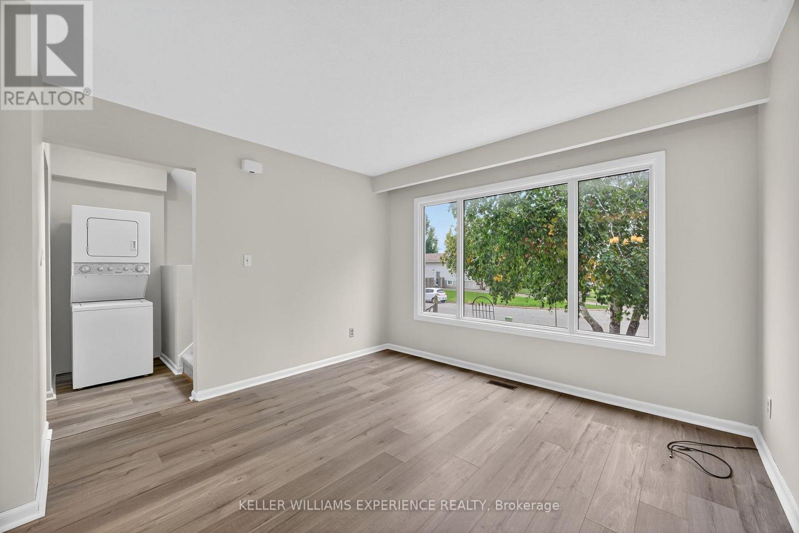 79 Carlton Road, Barrie, Ontario  L4M 5K8 - Photo 25 - S12427206