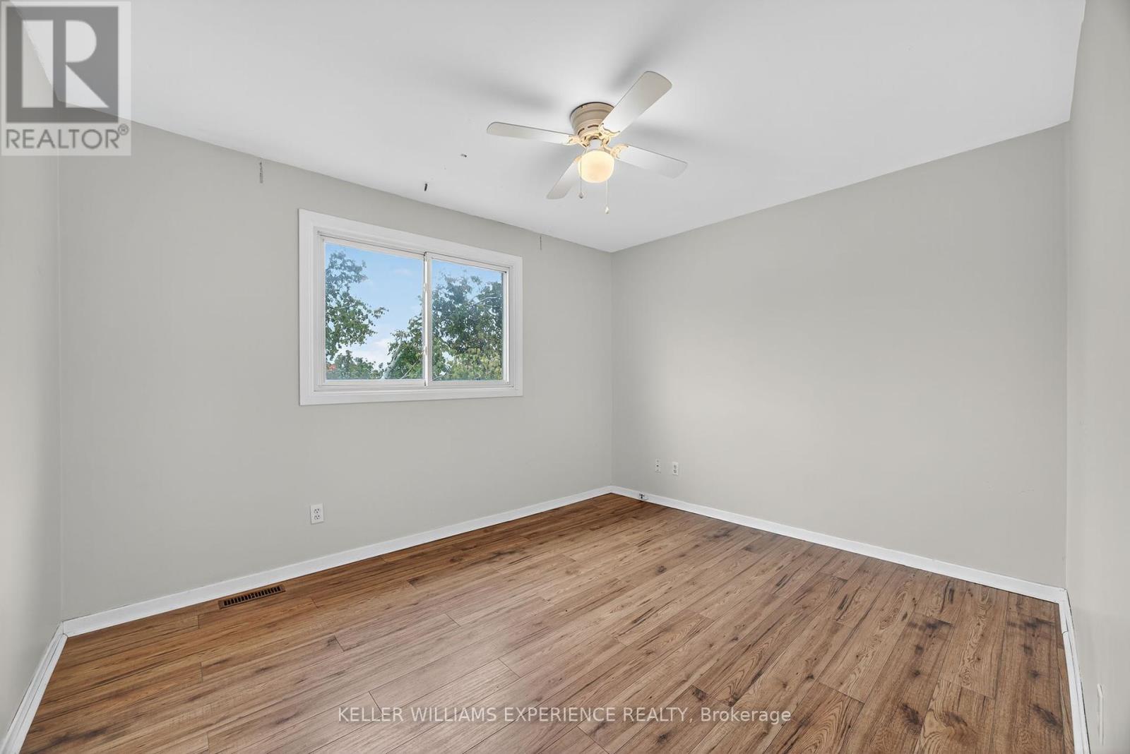 79 Carlton Road, Barrie, Ontario  L4M 5K8 - Photo 28 - S12427206