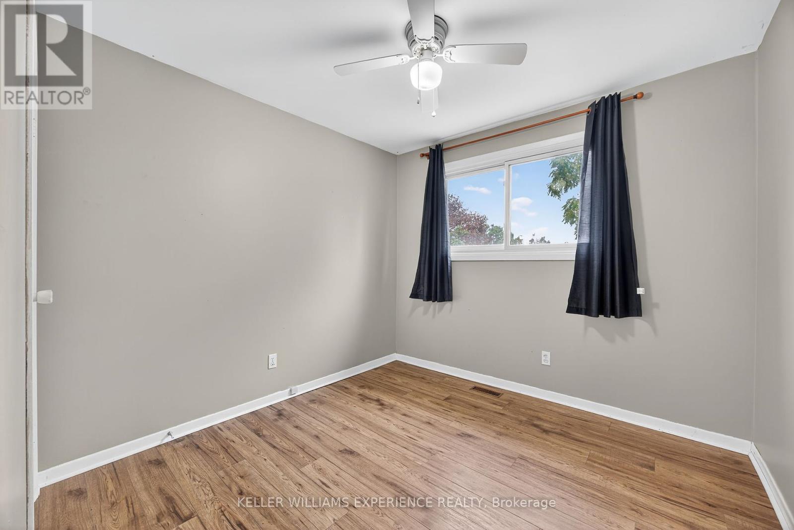 79 Carlton Road, Barrie, Ontario  L4M 5K8 - Photo 34 - S12427206