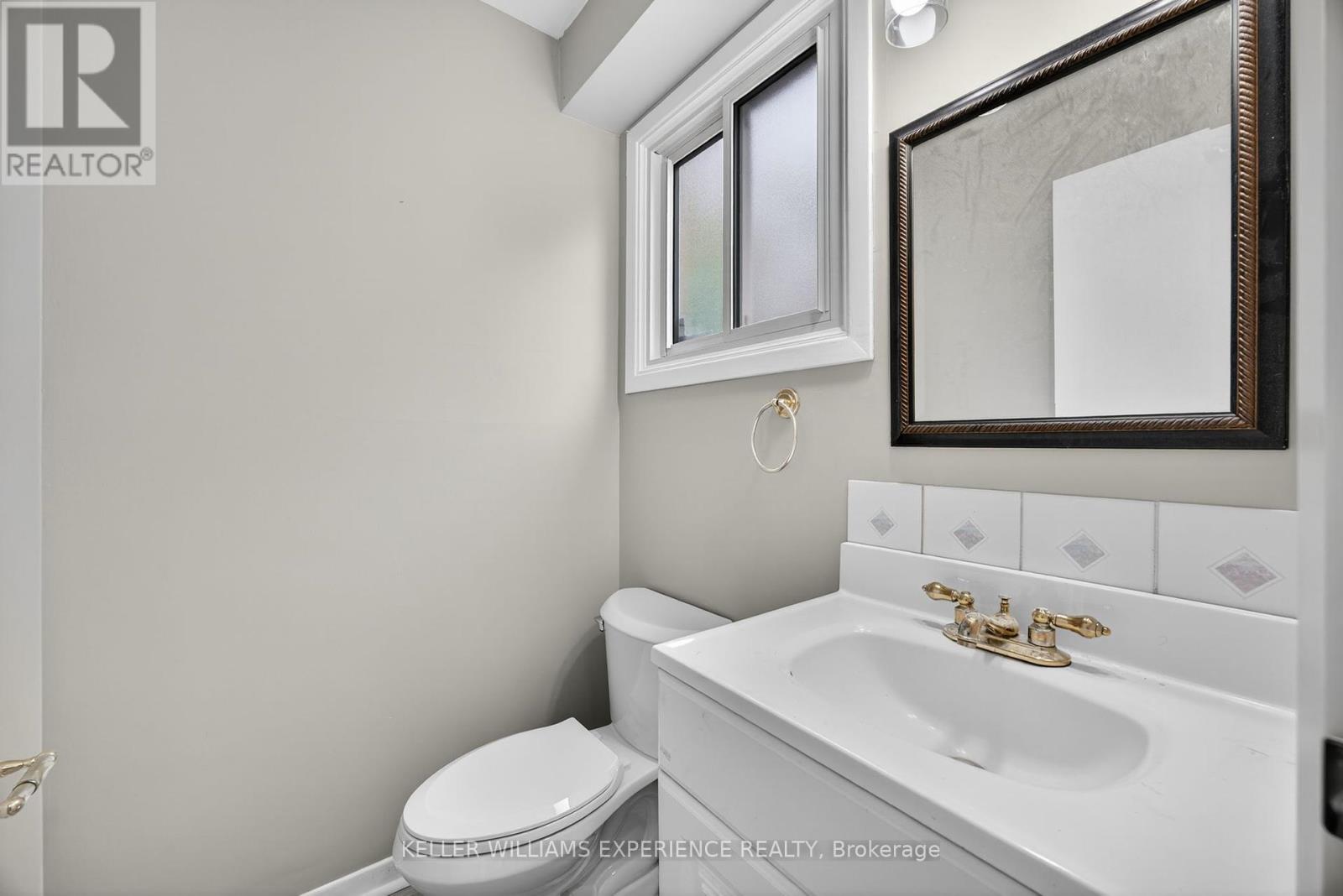 79 Carlton Road, Barrie, Ontario  L4M 5K8 - Photo 37 - S12427206