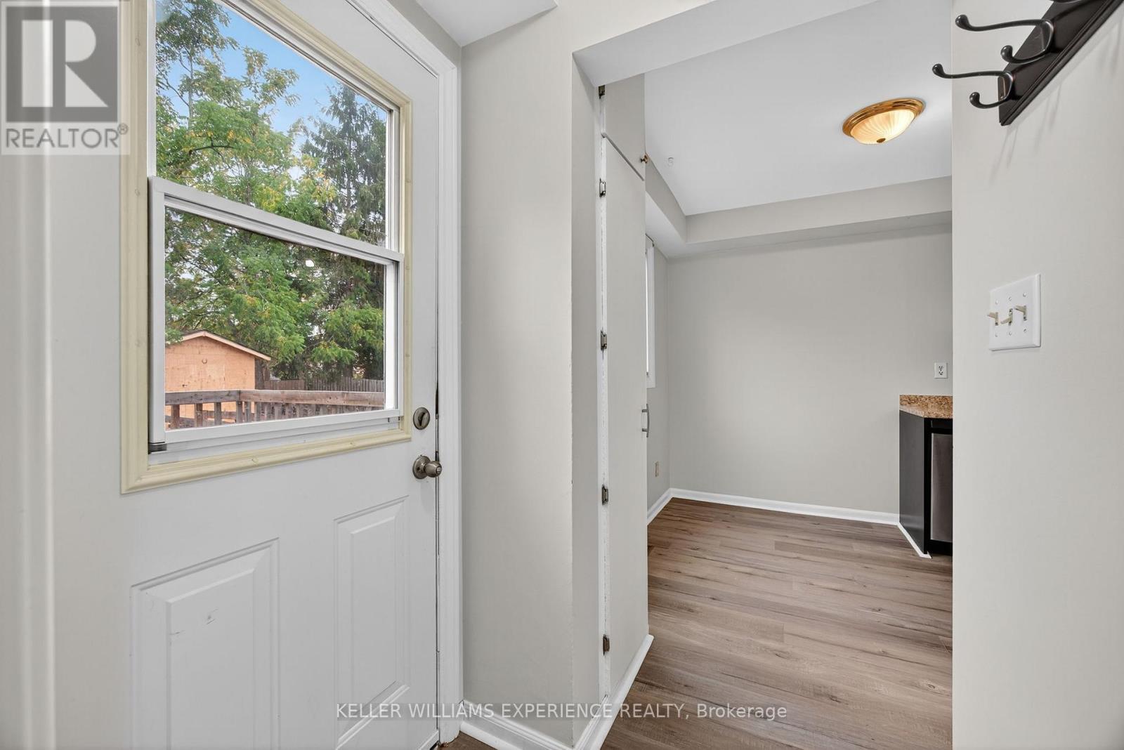 79 Carlton Road, Barrie, Ontario  L4M 5K8 - Photo 6 - S12427206