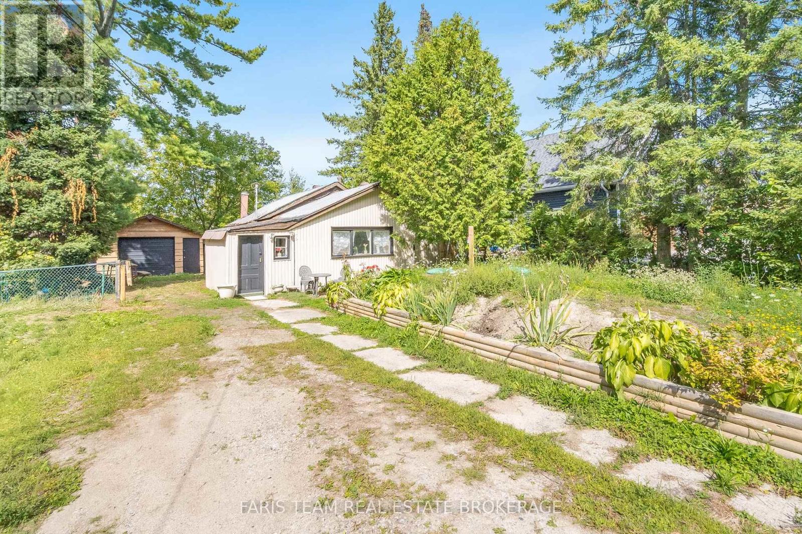 16 Waterside Drive, Tay, Ontario  L0K 1R0 - Photo 2 - S12427263