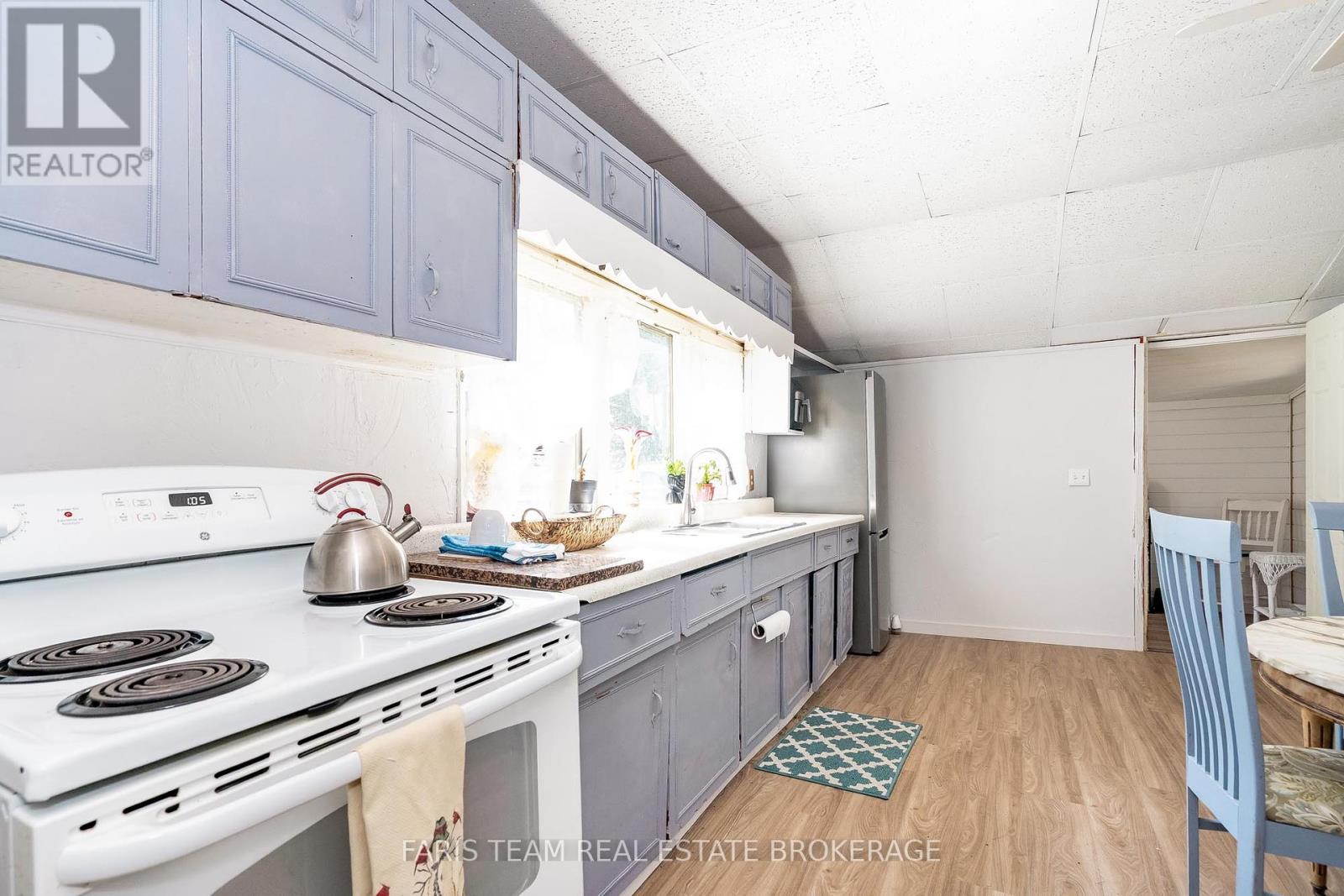 16 Waterside Drive, Tay, Ontario  L0K 1R0 - Photo 8 - S12427263