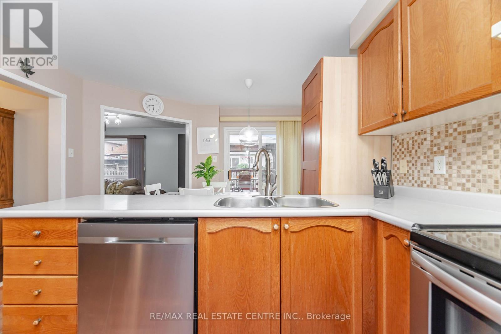 59 Vintage Gate, Brampton, Ontario  L6X 5C3 - Photo 18 - W12427157