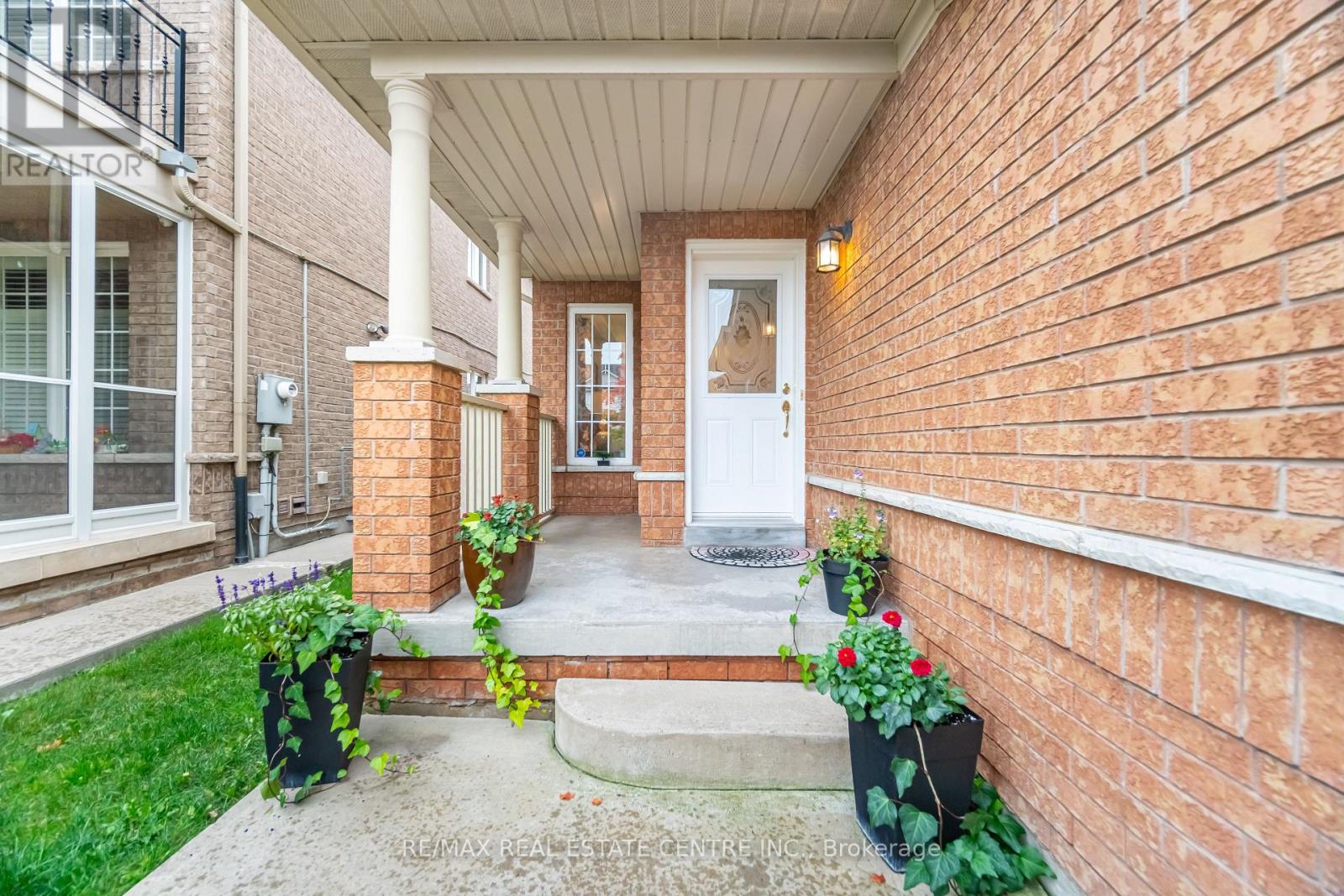59 Vintage Gate, Brampton, Ontario  L6X 5C3 - Photo 6 - W12427157