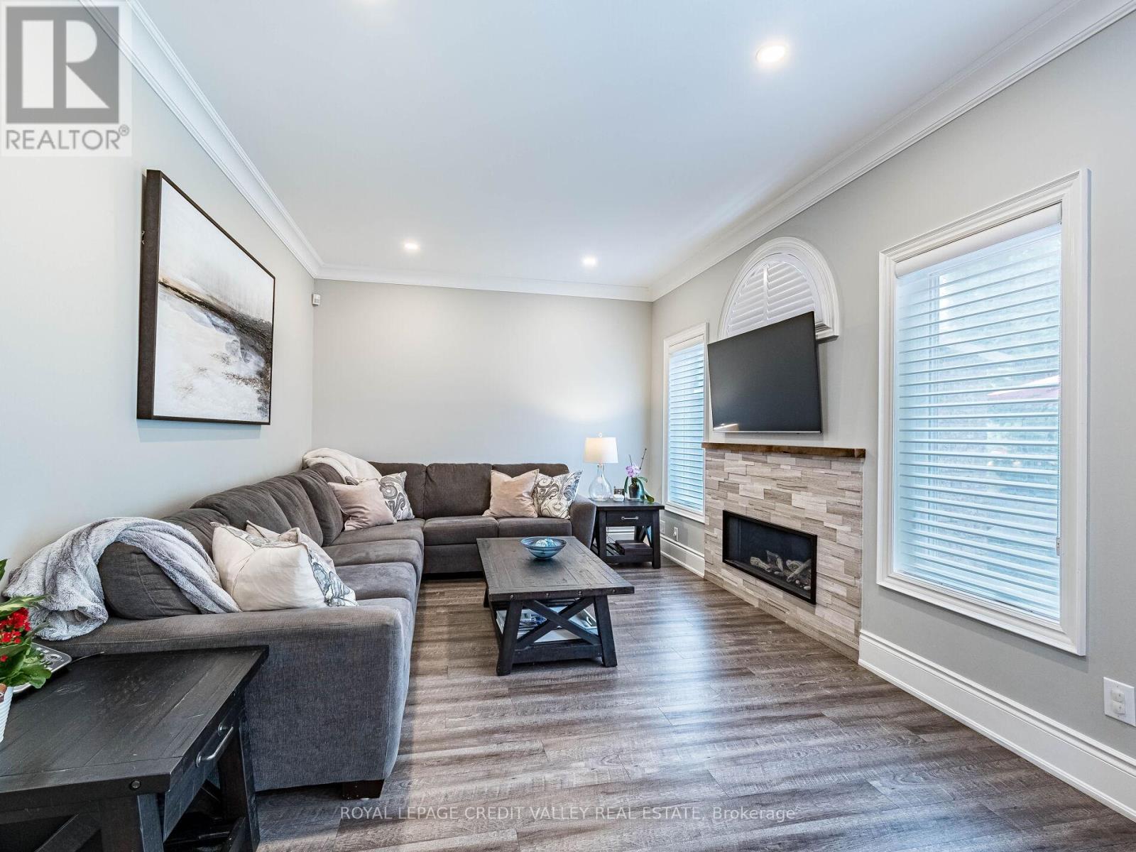 81 Pinebrook Circle, Caledon, Ontario  L7C 1C3 - Photo 16 - W12427184