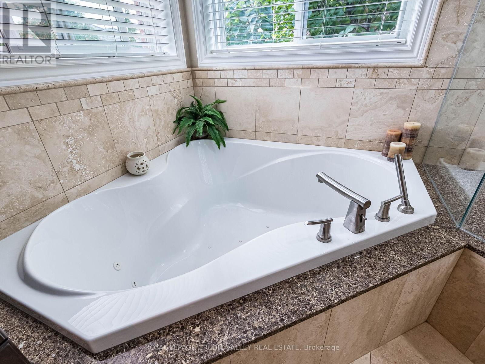 81 Pinebrook Circle, Caledon, Ontario  L7C 1C3 - Photo 23 - W12427184