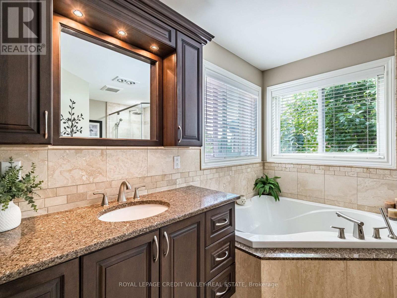 81 Pinebrook Circle, Caledon, Ontario  L7C 1C3 - Photo 24 - W12427184
