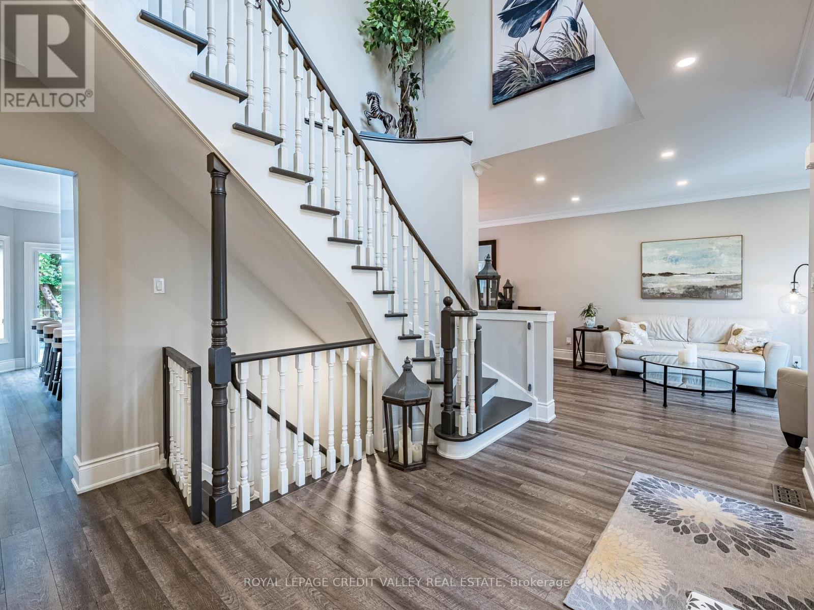 81 Pinebrook Circle, Caledon, Ontario  L7C 1C3 - Photo 6 - W12427184