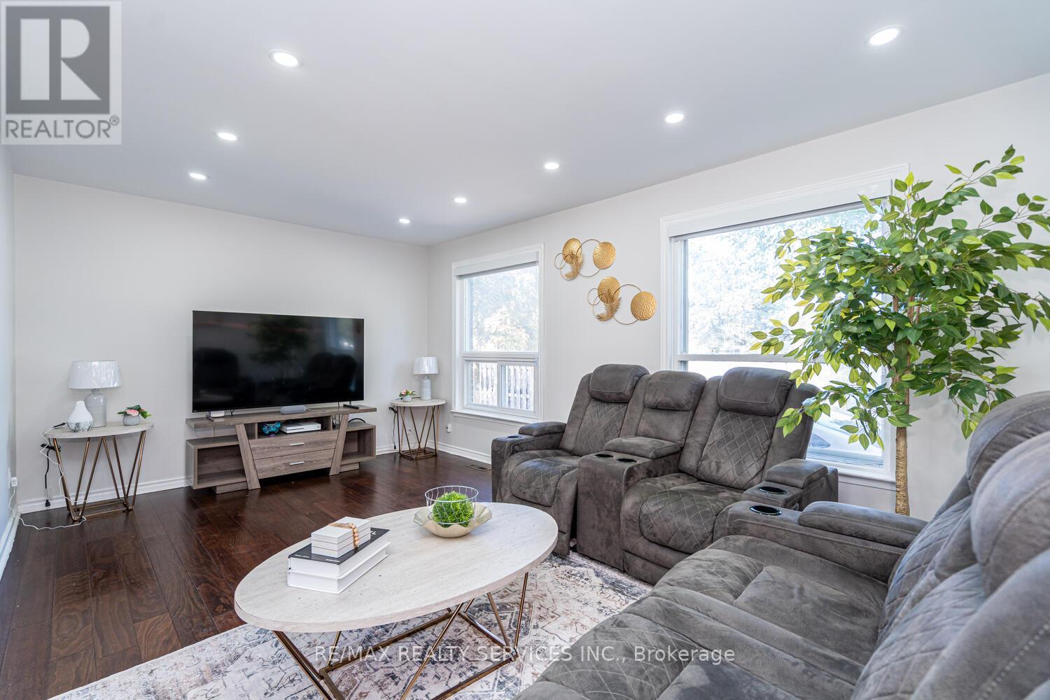 172 Hansen Road, Brampton, Ontario  L6V 2G6 - Photo 11 - W12427193