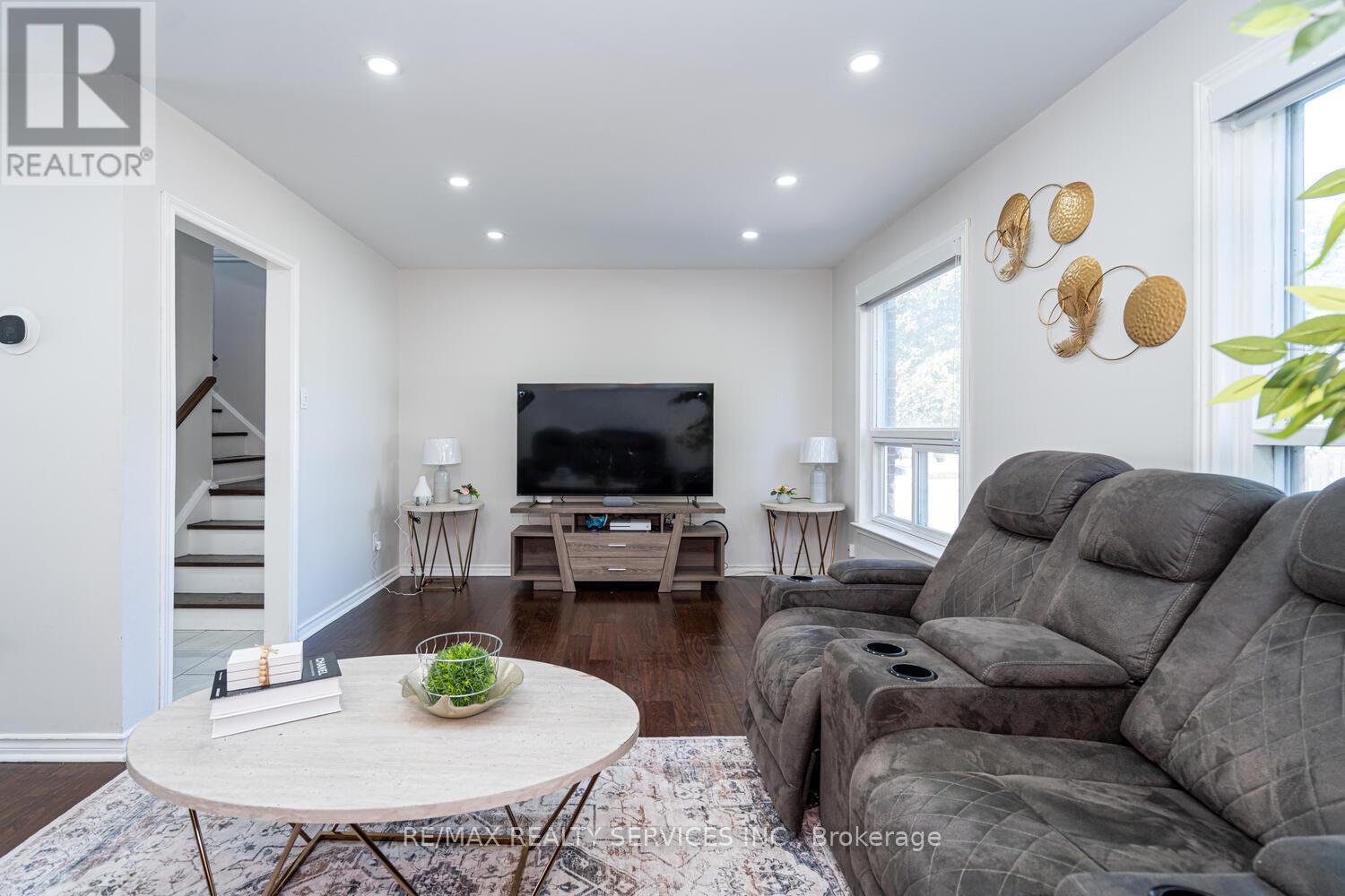 172 Hansen Road, Brampton, Ontario  L6V 2G6 - Photo 12 - W12427193