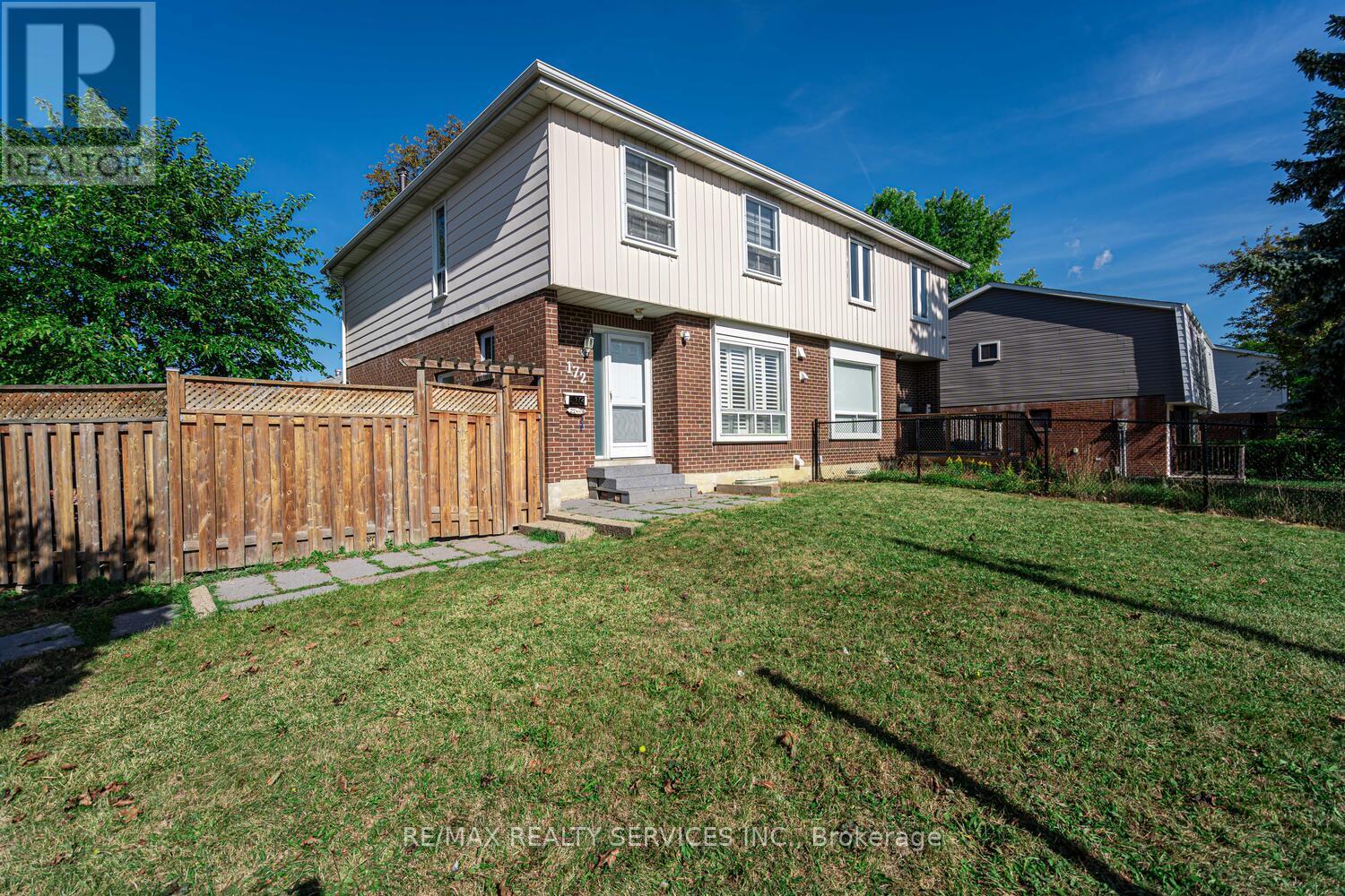 172 Hansen Road, Brampton, Ontario  L6V 2G6 - Photo 3 - W12427193