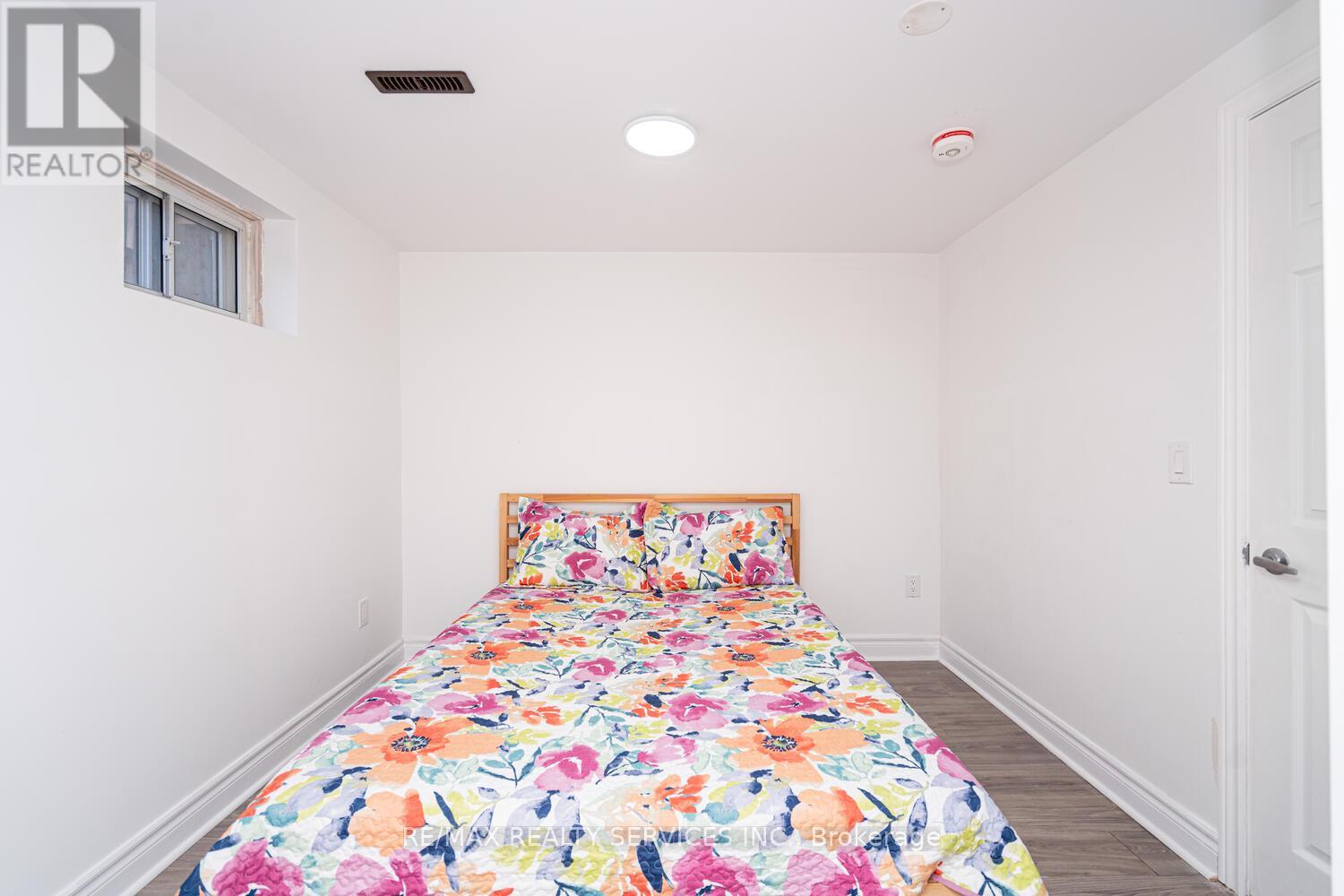 172 Hansen Road, Brampton, Ontario  L6V 2G6 - Photo 35 - W12427193