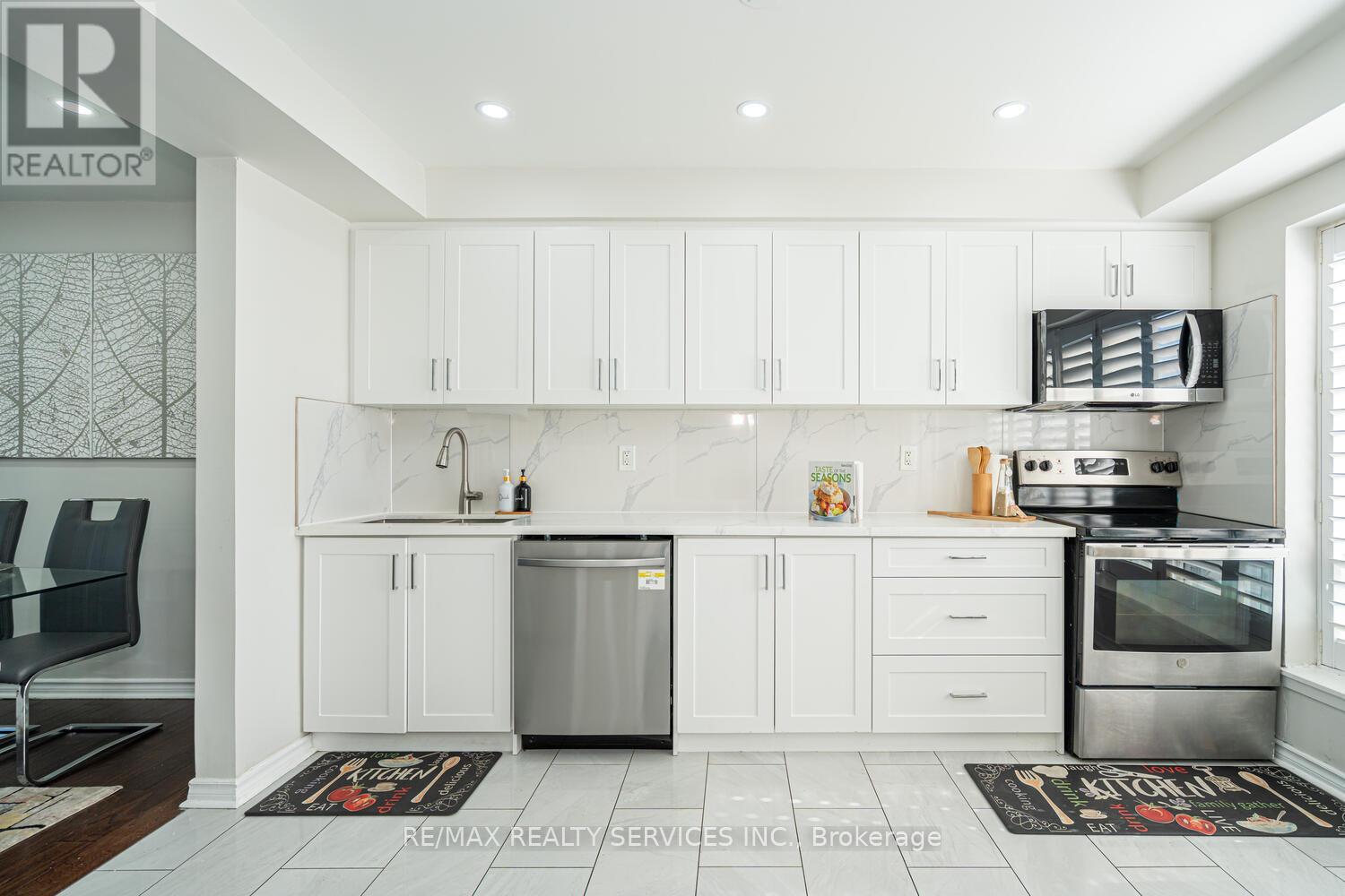 172 Hansen Road, Brampton, Ontario  L6V 2G6 - Photo 6 - W12427193