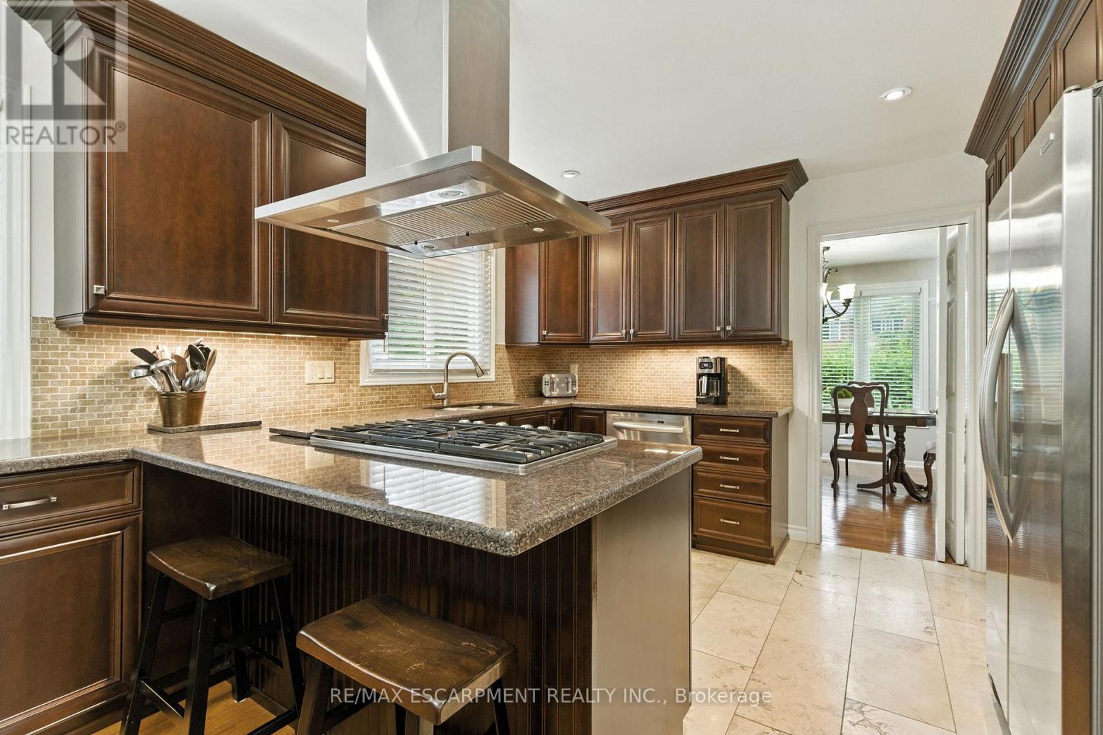 561 Harmony Avenue, Burlington, Ontario  L7N 3S7 - Photo 13 - W12427203