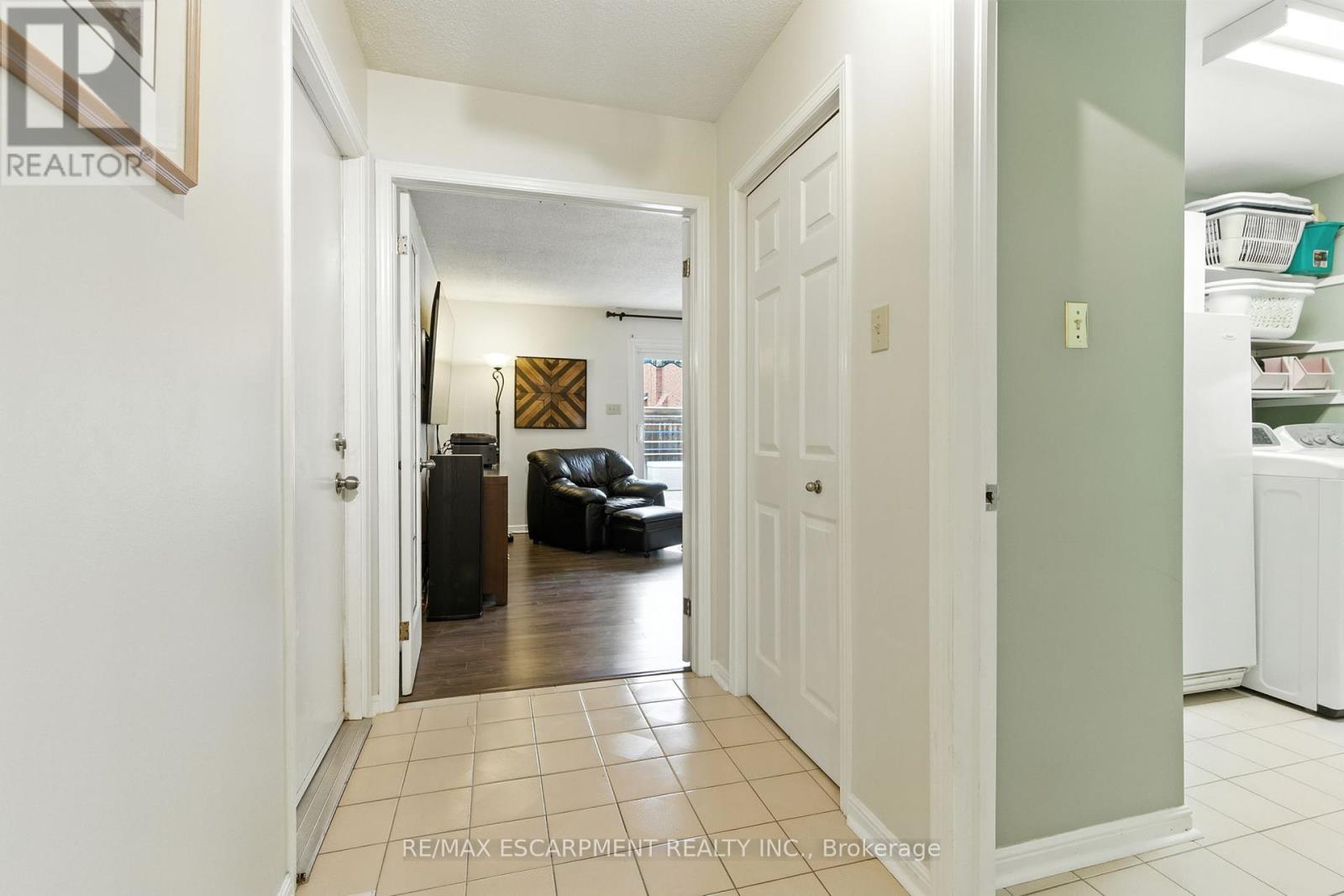 561 Harmony Avenue, Burlington, Ontario  L7N 3S7 - Photo 18 - W12427203