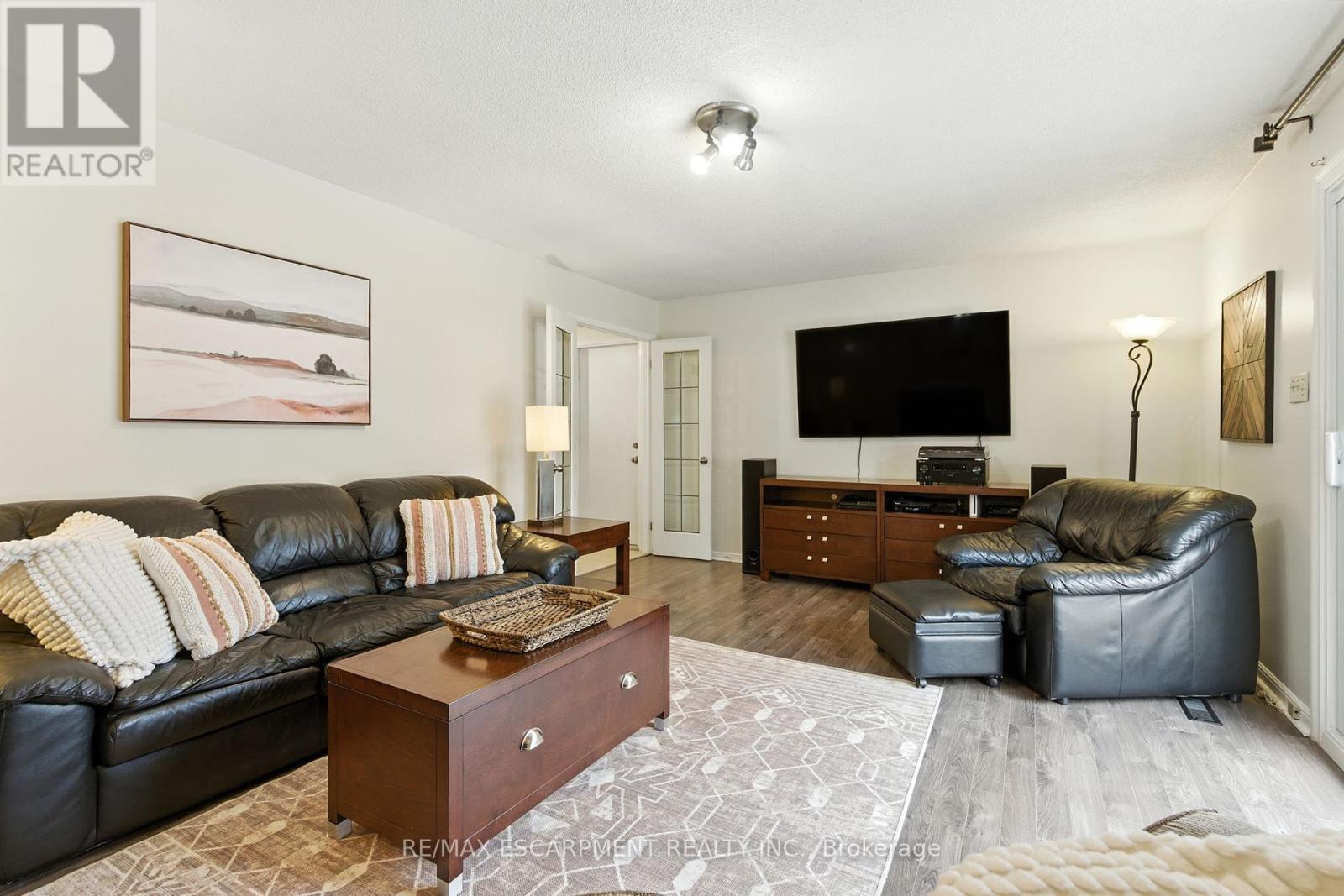 561 Harmony Avenue, Burlington, Ontario  L7N 3S7 - Photo 21 - W12427203