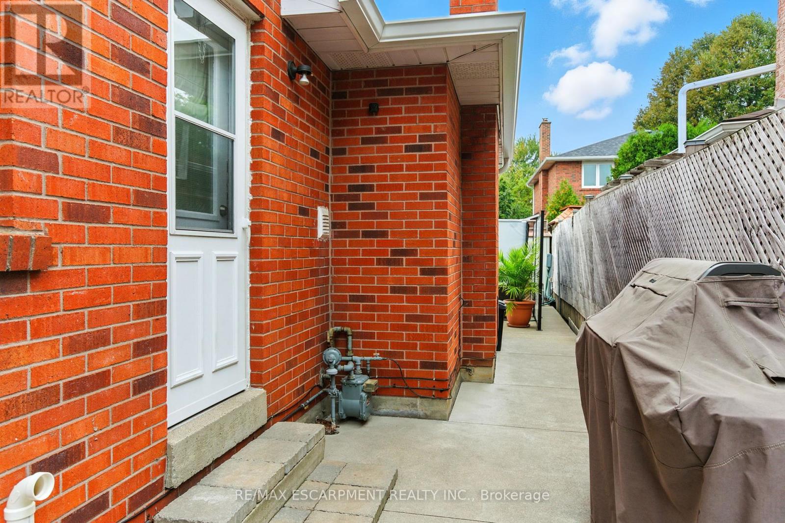 561 Harmony Avenue, Burlington, Ontario  L7N 3S7 - Photo 44 - W12427203
