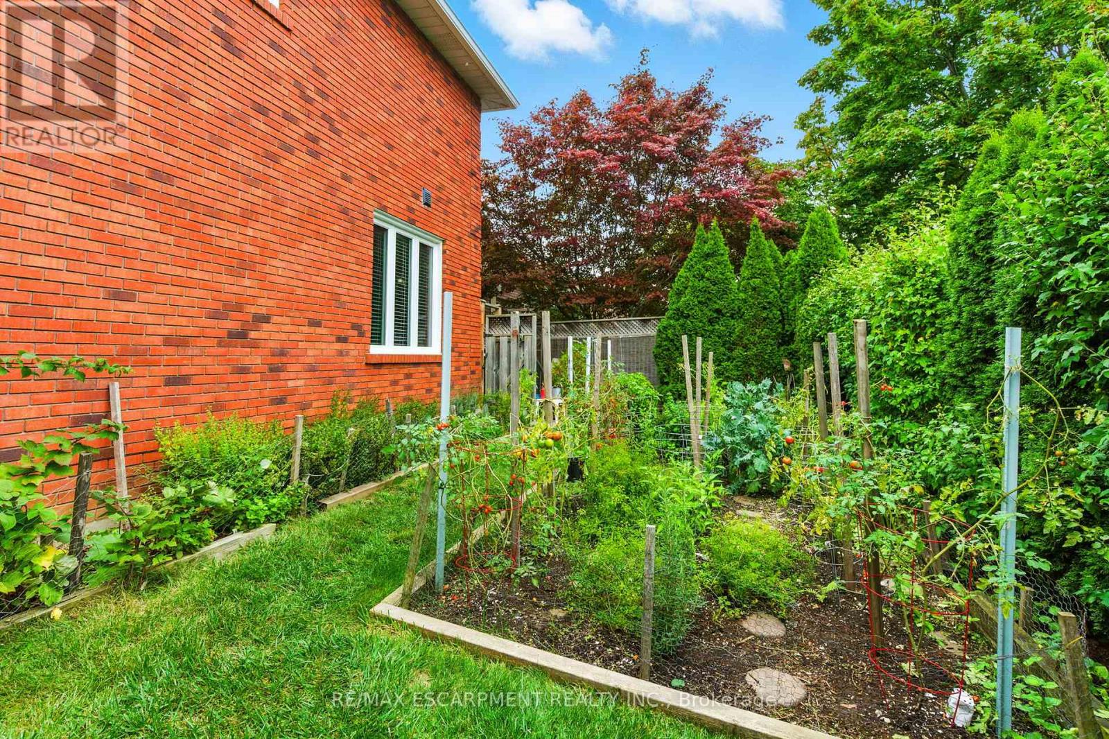 561 Harmony Avenue, Burlington, Ontario  L7N 3S7 - Photo 50 - W12427203