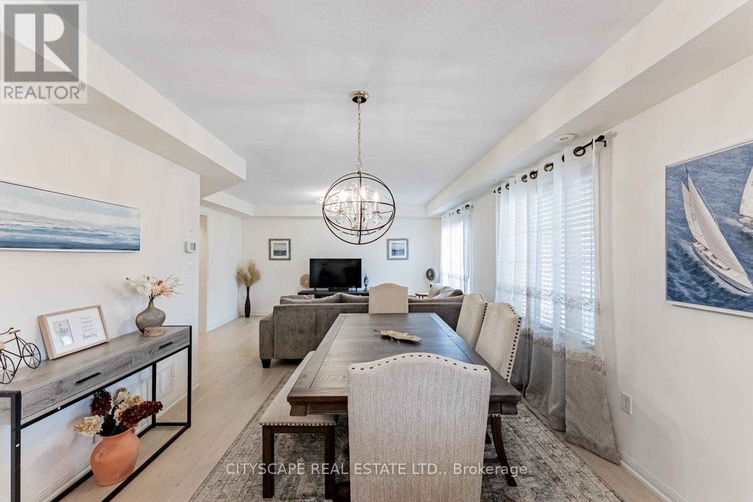 3 - 700 Neighbourhood Circle, Mississauga, Ontario  L5B 0A6 - Photo 6 - W12427207
