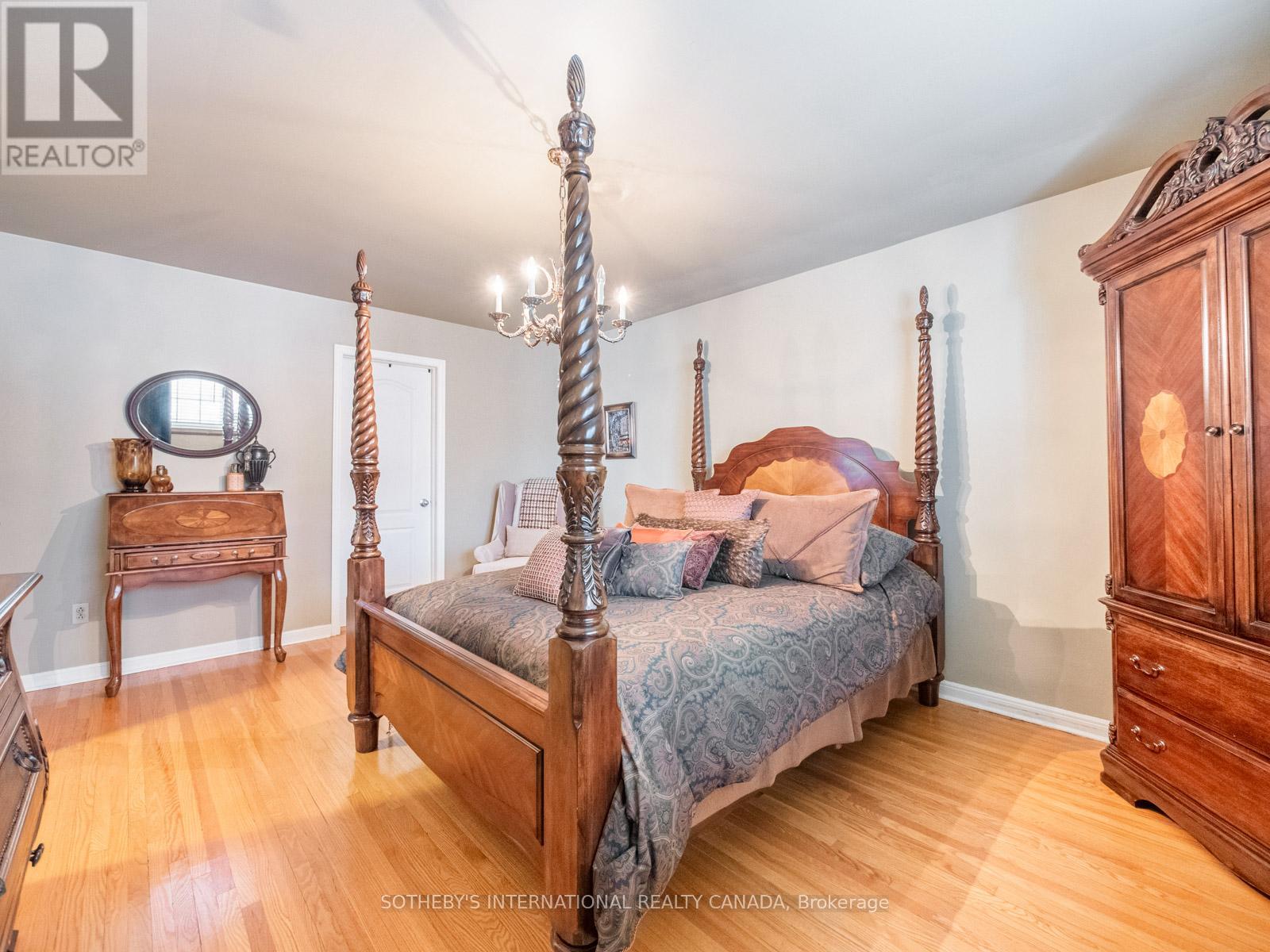 1601 Calumet Place, Mississauga, Ontario  L5J 3B1 - Photo 19 - W12427213