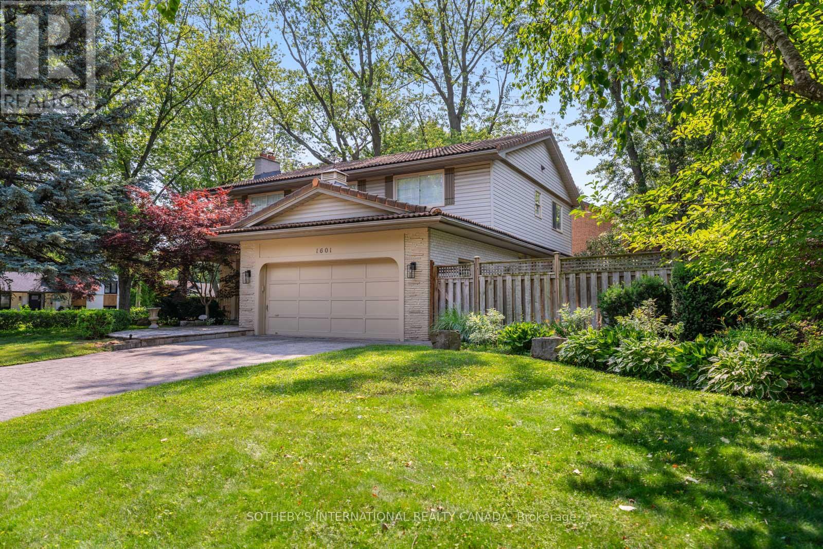 1601 Calumet Place, Mississauga, Ontario  L5J 3B1 - Photo 2 - W12427213