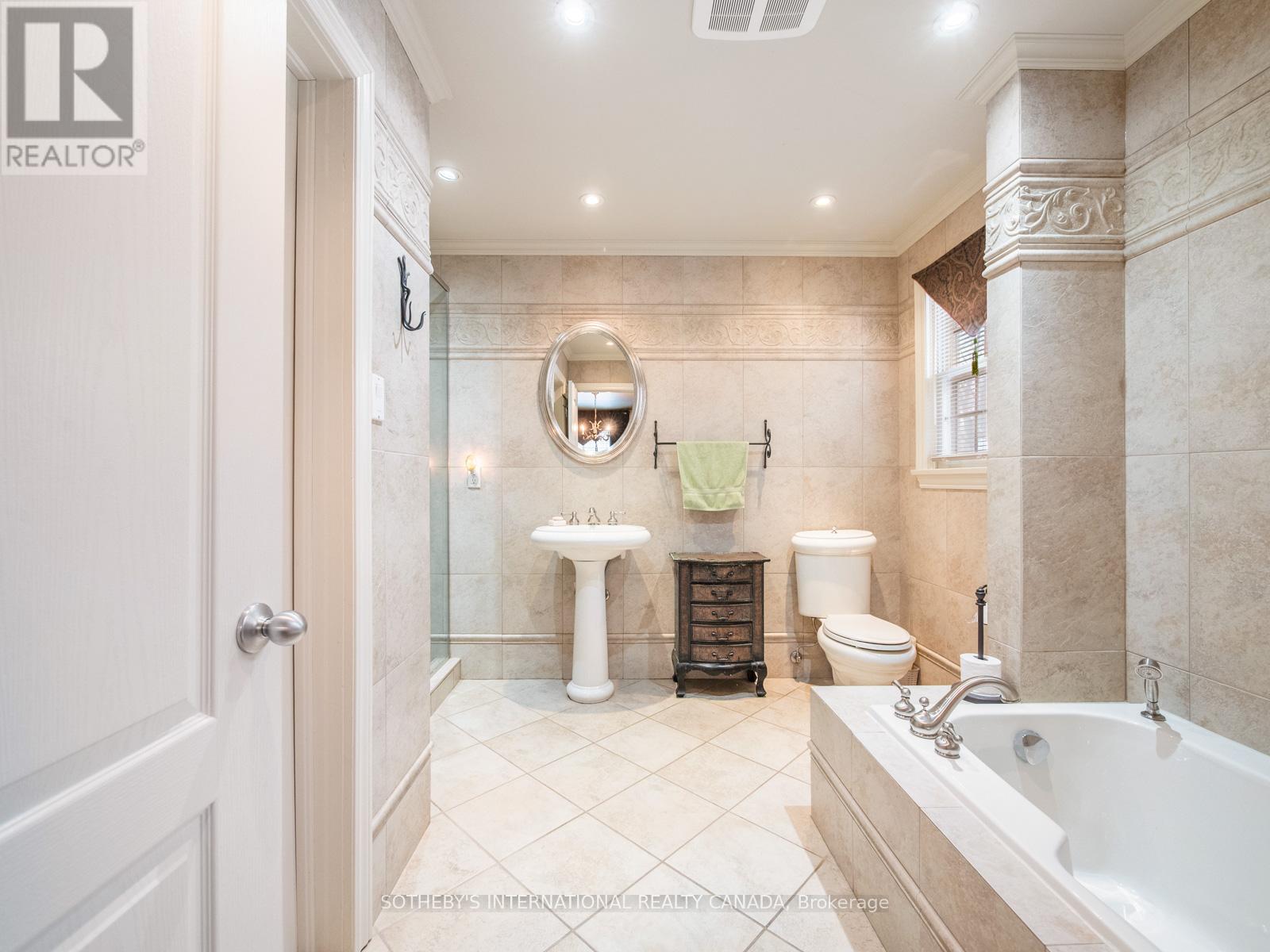 1601 Calumet Place, Mississauga, Ontario  L5J 3B1 - Photo 20 - W12427213