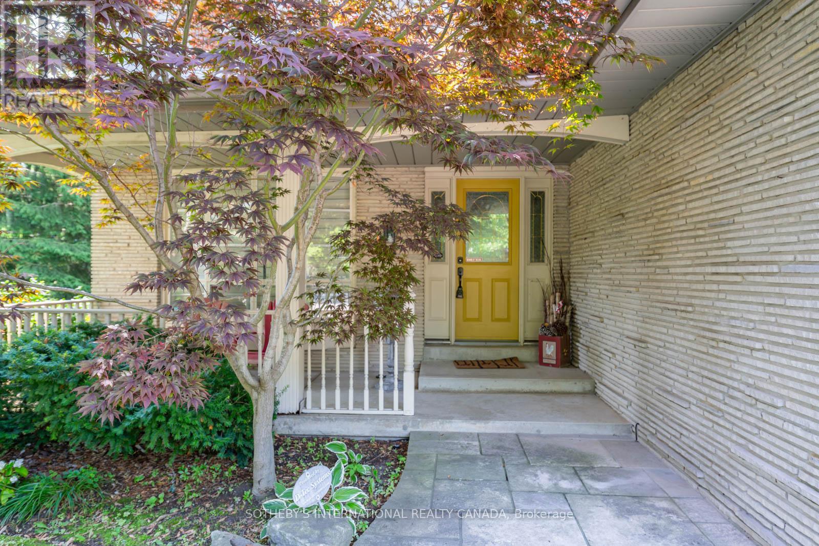 1601 Calumet Place, Mississauga, Ontario  L5J 3B1 - Photo 3 - W12427213