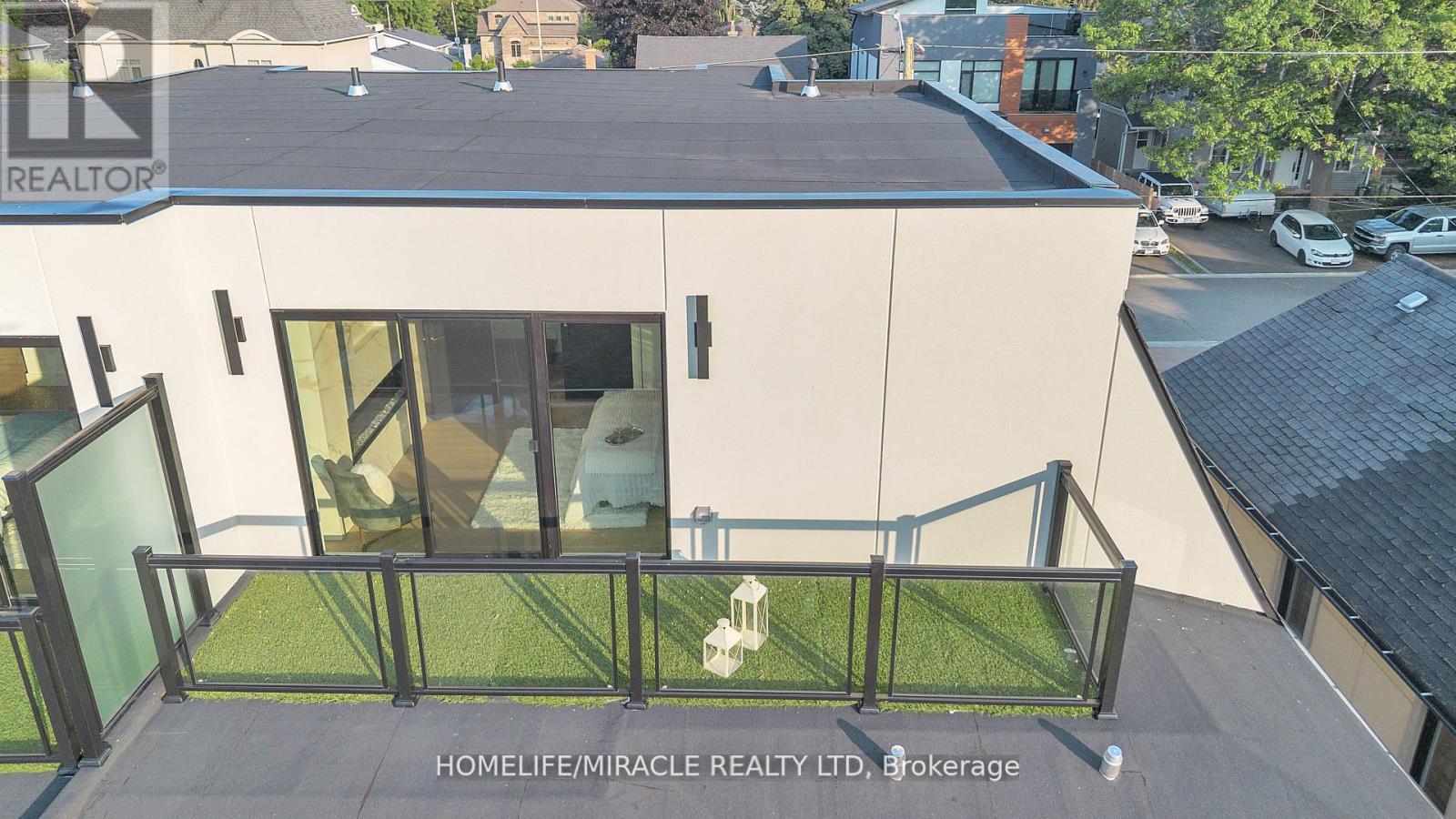 853 Tenth Street, Mississauga, Ontario  L5E 1S7 - Photo 11 - W12427217