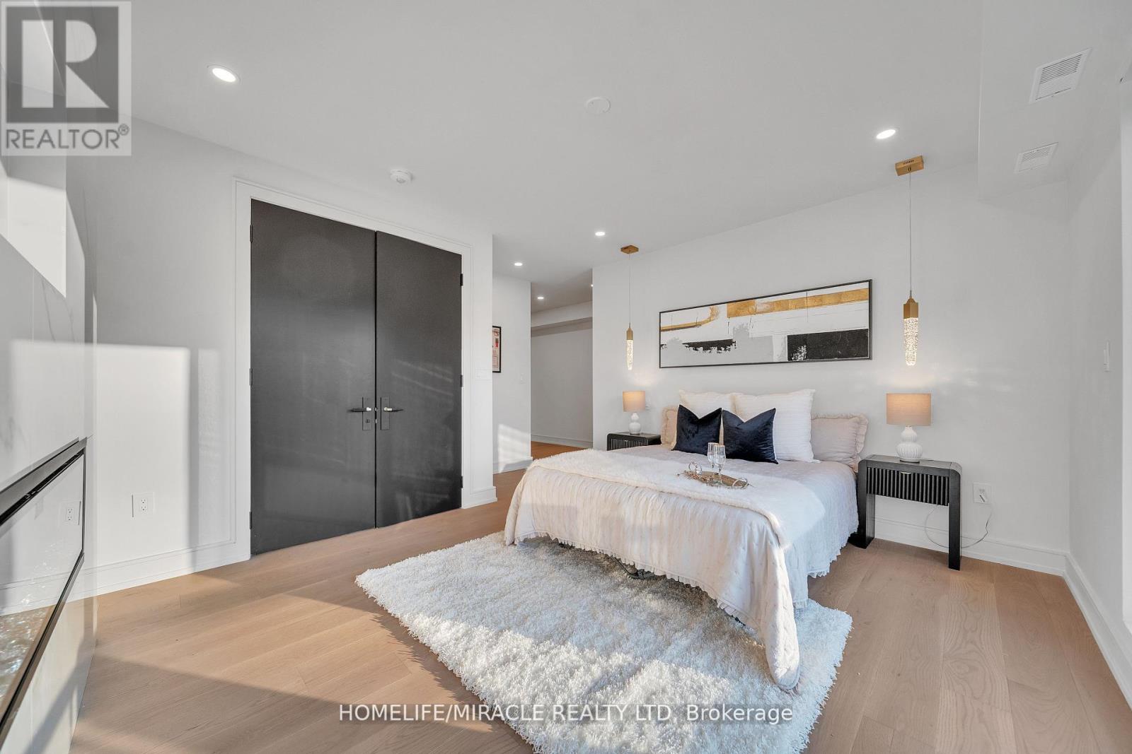 853 Tenth Street, Mississauga, Ontario  L5E 1S7 - Photo 42 - W12427217