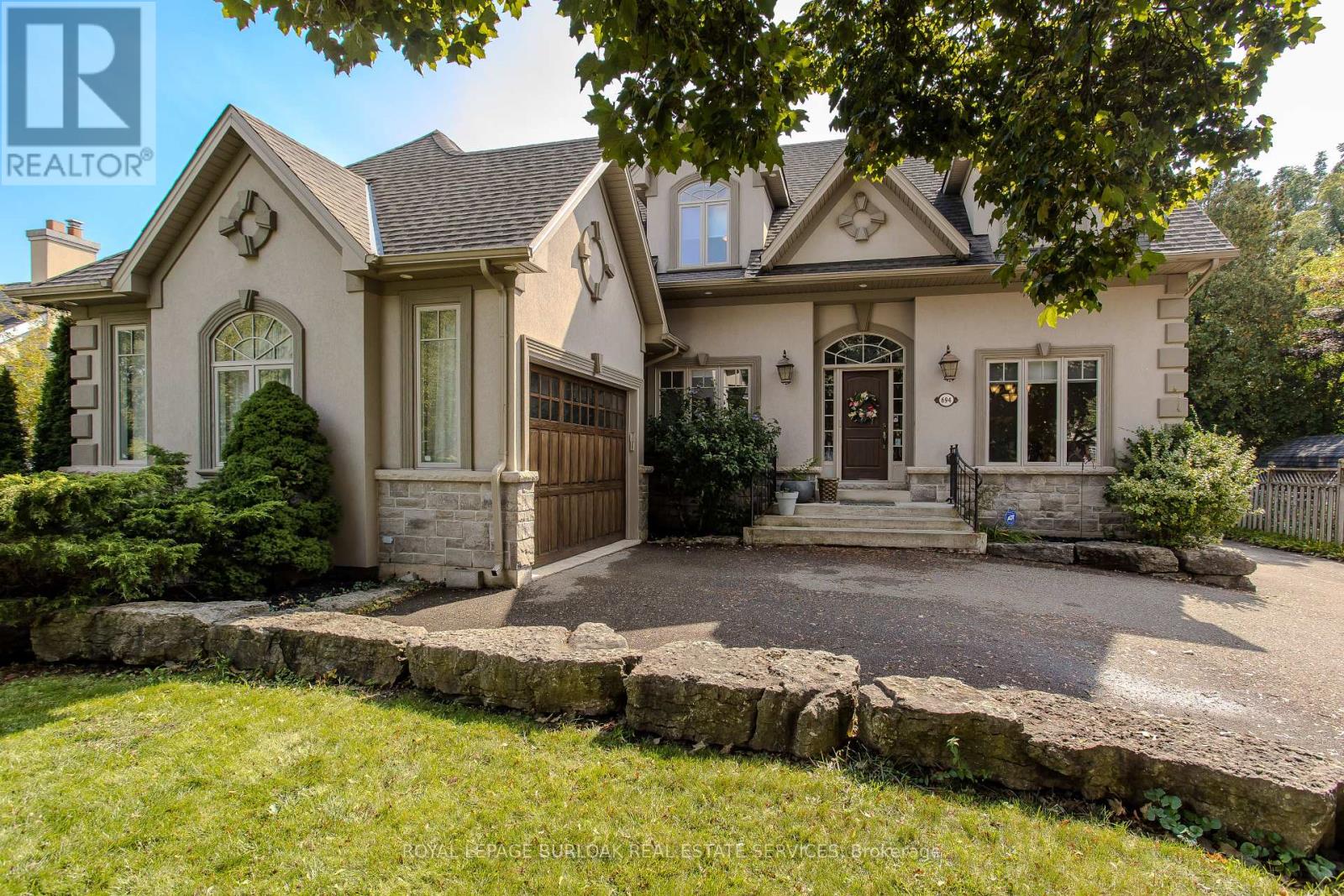 694 Cedar Avenue, Burlington, Ontario  L7T 2R7 - Photo 1 - W12427262