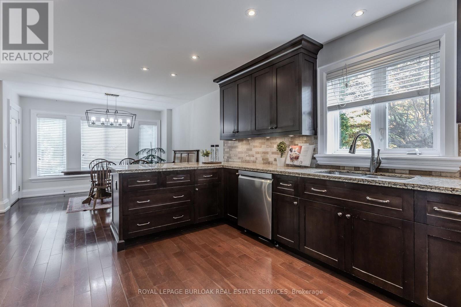 694 Cedar Avenue, Burlington, Ontario  L7T 2R7 - Photo 18 - W12427262