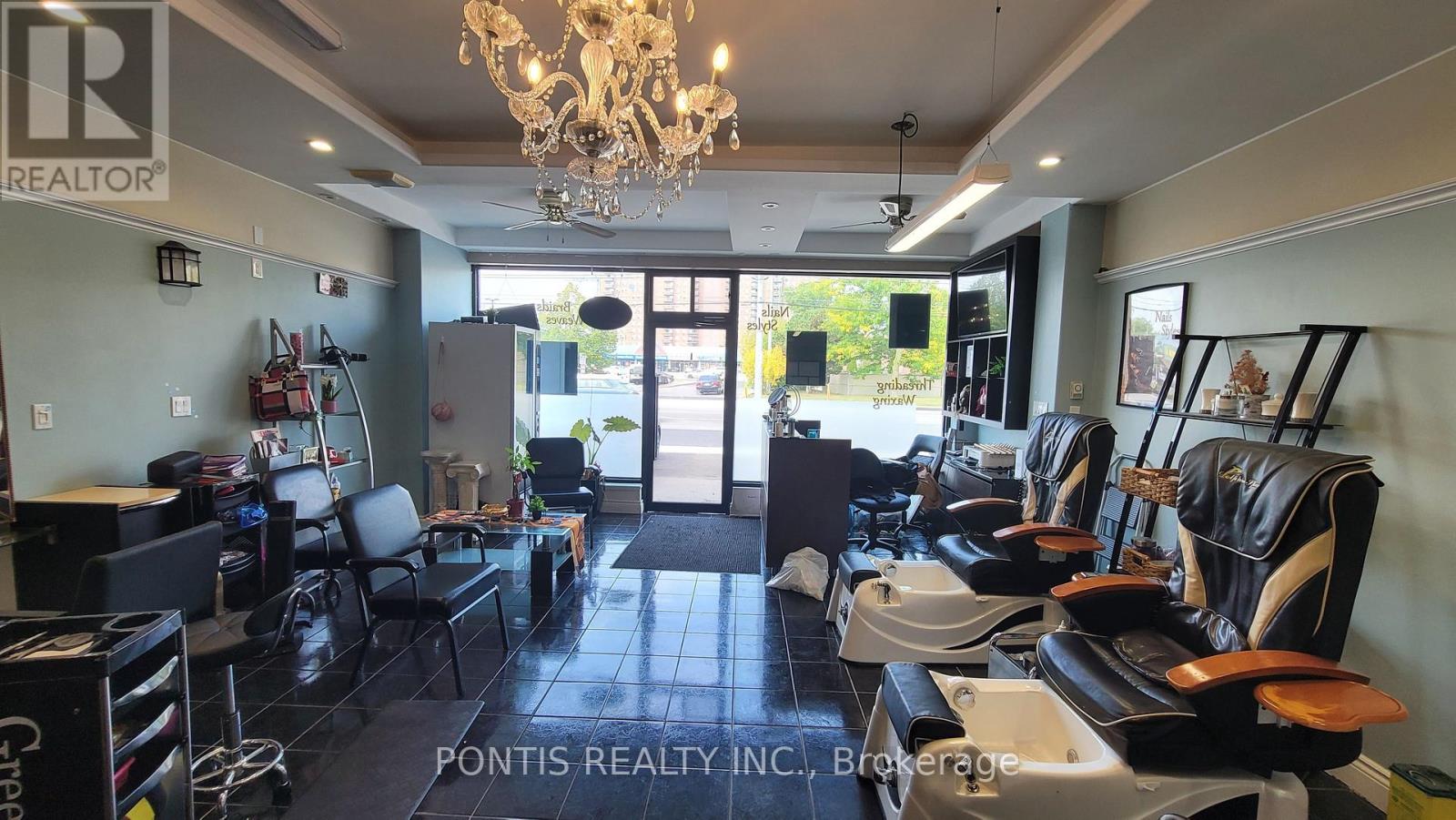 612 Lakeshore Road E, Mississauga, Ontario  L5G 1J4 - Photo 10 - W12427264