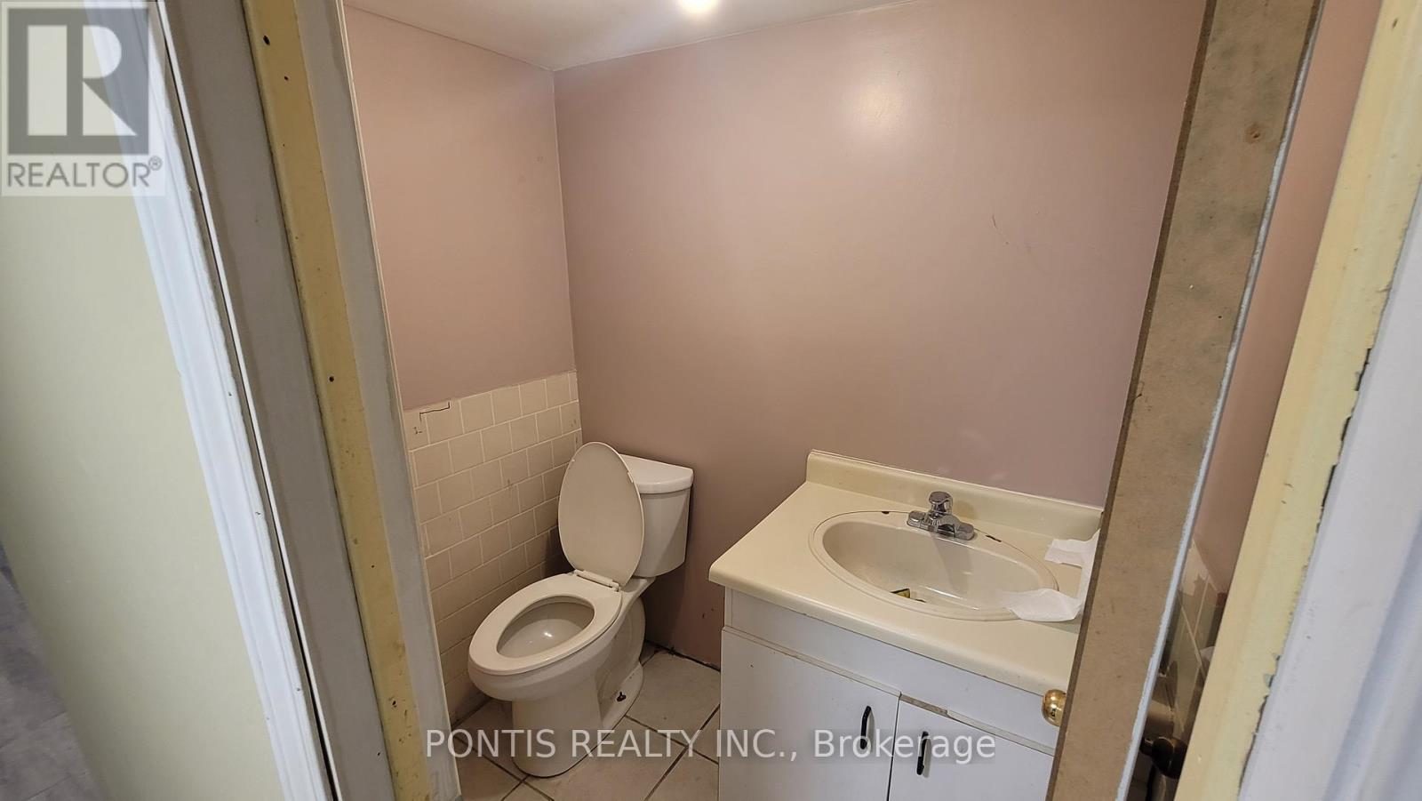 612 Lakeshore Road E, Mississauga, Ontario  L5G 1J4 - Photo 14 - W12427264